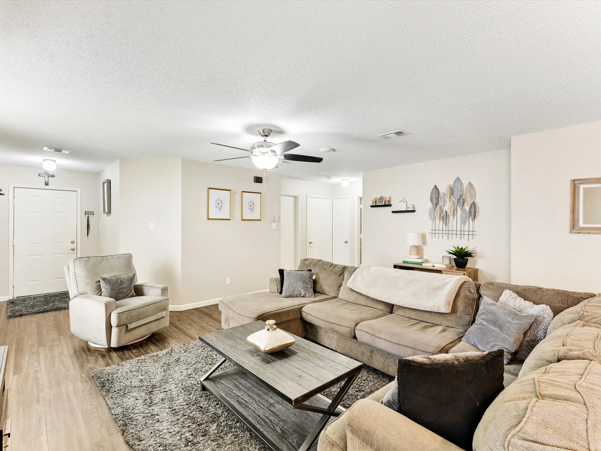 Single Family Residence For Sale in Denton County , 2120 Shawnee Trail, Fort Worth, Texas 76247, 3 Bedroom, 2 Bathroom, 2 Garage spaces, 1,701 Sqft, built in 2003, mls#21364222, Real Estate Agent in Fort Worth, Homes For Sale in Denton county, Homes For Sale in Fort Worth, Realtor in Fort Worth Texas, Real Estate Brokerage Independent Realty Texas, Luminita Cordes Realtor