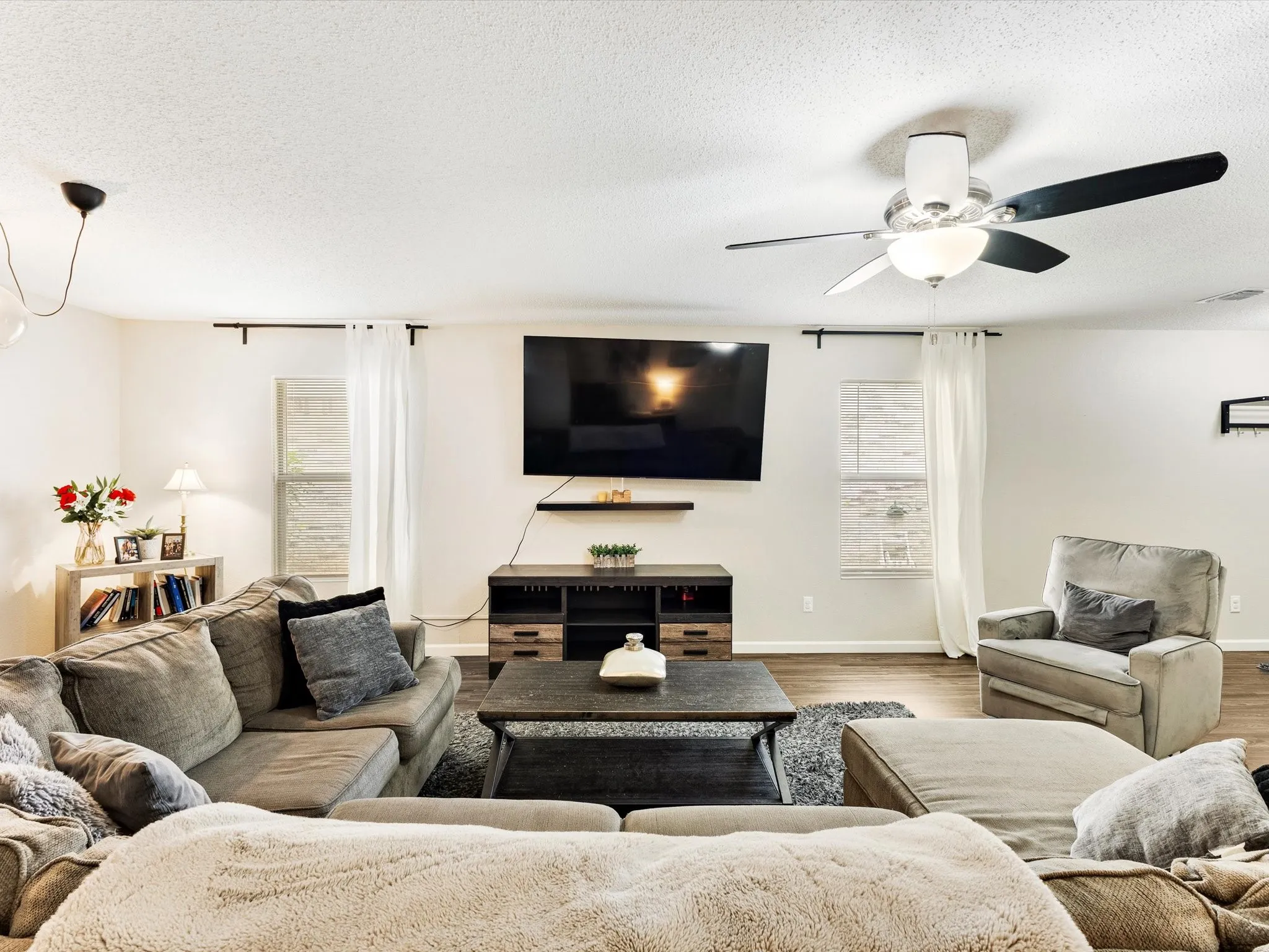 Single Family Residence For Sale in Denton County , 2120 Shawnee Trail, Fort Worth, Texas 76247, 3 Bedroom, 2 Bathroom, 2 Garage spaces, 1,701 Sqft, built in 2003, mls#21364222, Real Estate Agent in Fort Worth, Homes For Sale in Denton county, Homes For Sale in Fort Worth, Realtor in Fort Worth Texas, Real Estate Brokerage Independent Realty Texas, Luminita Cordes Realtor