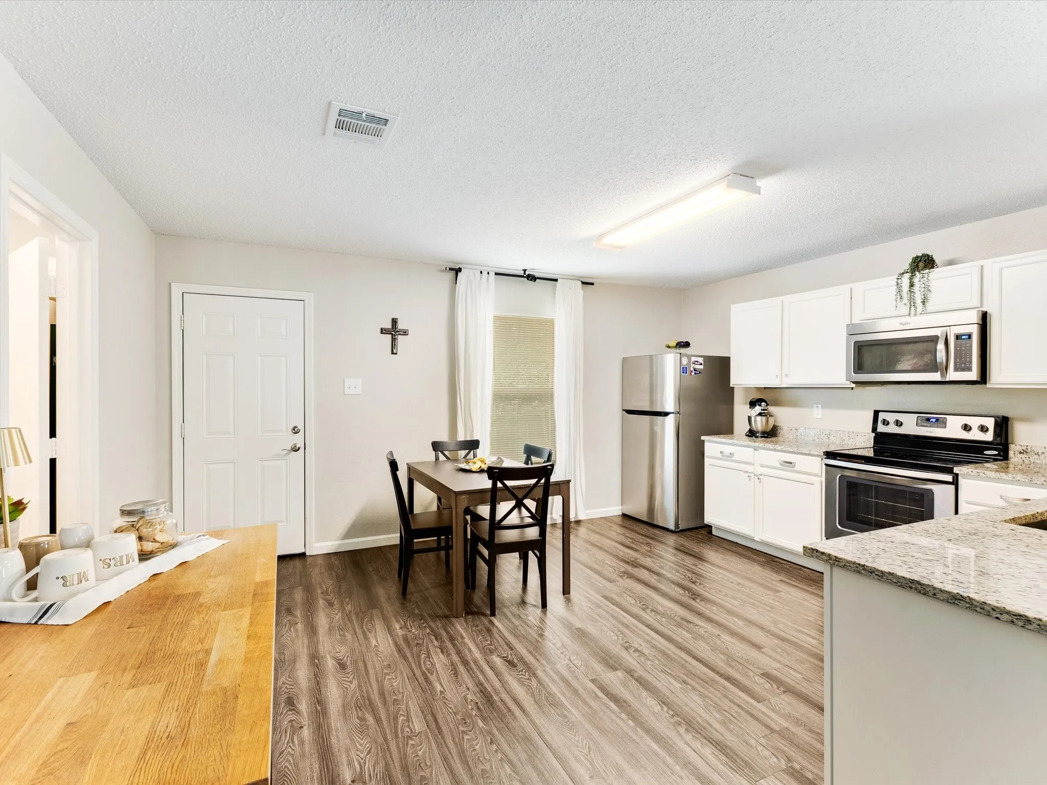 Single Family Residence For Sale in Denton County , 2120 Shawnee Trail, Fort Worth, Texas 76247, 3 Bedroom, 2 Bathroom, 2 Garage spaces, 1,701 Sqft, built in 2003, mls#21364222, Real Estate Agent in Fort Worth, Homes For Sale in Denton county, Homes For Sale in Fort Worth, Realtor in Fort Worth Texas, Real Estate Brokerage Independent Realty Texas, Luminita Cordes Realtor