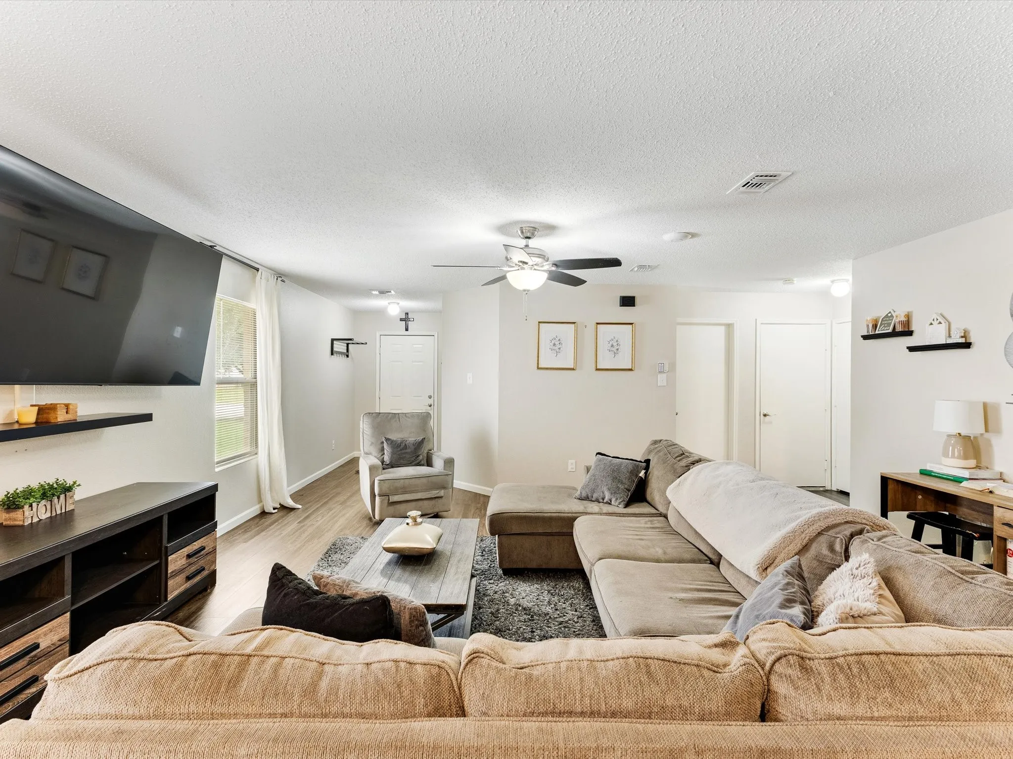 Single Family Residence For Sale in Denton County , 2120 Shawnee Trail, Fort Worth, Texas 76247, 3 Bedroom, 2 Bathroom, 2 Garage spaces, 1,701 Sqft, built in 2003, mls#21364222, Real Estate Agent in Fort Worth, Homes For Sale in Denton county, Homes For Sale in Fort Worth, Realtor in Fort Worth Texas, Real Estate Brokerage Independent Realty Texas, Luminita Cordes Realtor