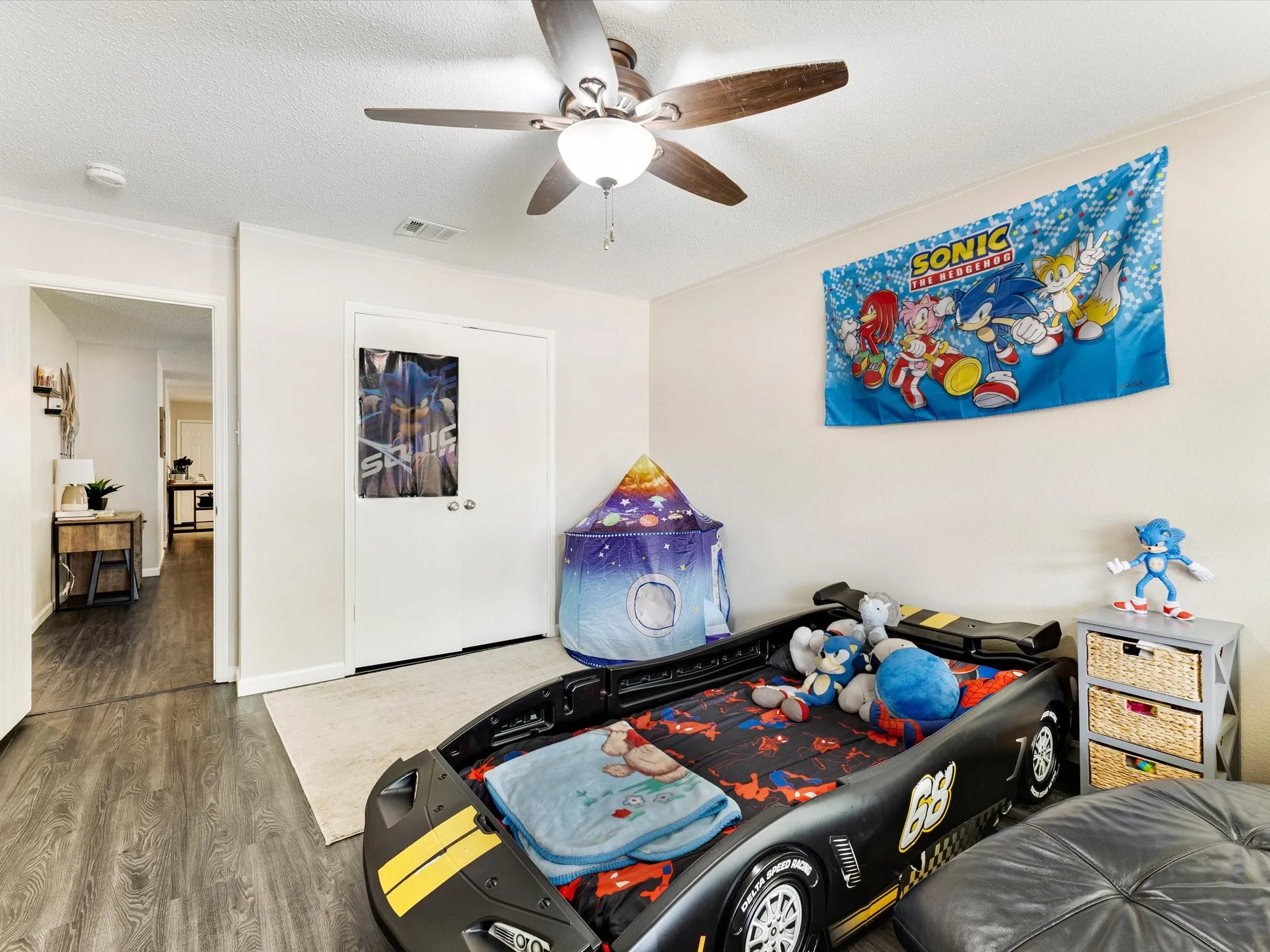 Single Family Residence For Sale in Denton County , 2120 Shawnee Trail, Fort Worth, Texas 76247, 3 Bedroom, 2 Bathroom, 2 Garage spaces, 1,701 Sqft, built in 2003, mls#21364222, Real Estate Agent in Fort Worth, Homes For Sale in Denton county, Homes For Sale in Fort Worth, Realtor in Fort Worth Texas, Real Estate Brokerage Independent Realty Texas, Luminita Cordes Realtor