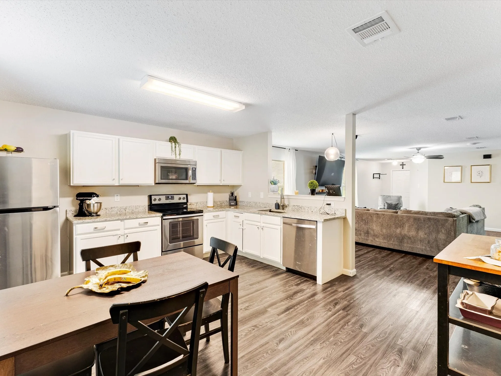 Single Family Residence For Sale in Denton County , 2120 Shawnee Trail, Fort Worth, Texas 76247, 3 Bedroom, 2 Bathroom, 2 Garage spaces, 1,701 Sqft, built in 2003, mls#21364222, Real Estate Agent in Fort Worth, Homes For Sale in Denton county, Homes For Sale in Fort Worth, Realtor in Fort Worth Texas, Real Estate Brokerage Independent Realty Texas, Luminita Cordes Realtor