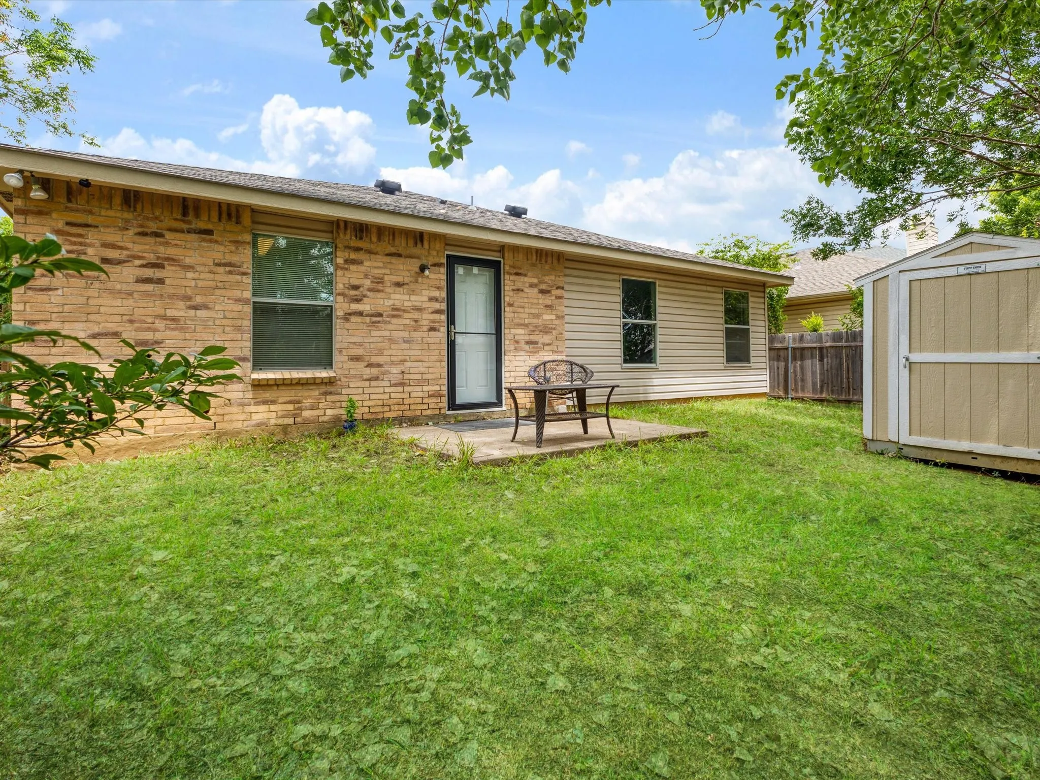 Single Family Residence For Sale in Denton County , 2120 Shawnee Trail, Fort Worth, Texas 76247, 3 Bedroom, 2 Bathroom, 2 Garage spaces, 1,701 Sqft, built in 2003, mls#21364222, Real Estate Agent in Fort Worth, Homes For Sale in Denton county, Homes For Sale in Fort Worth, Realtor in Fort Worth Texas, Real Estate Brokerage Independent Realty Texas, Luminita Cordes Realtor