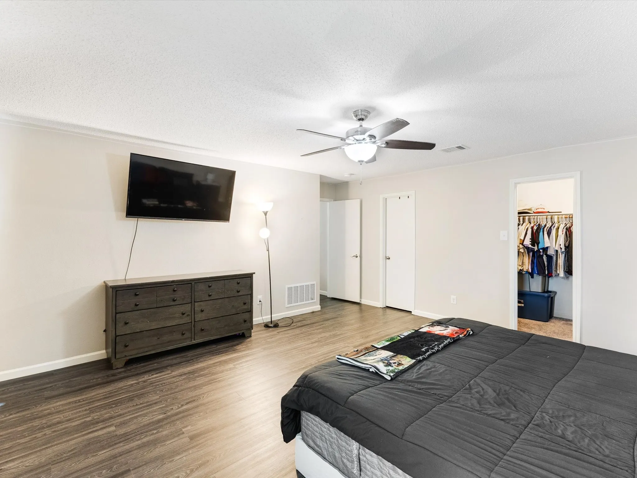 Single Family Residence For Sale in Denton County , 2120 Shawnee Trail, Fort Worth, Texas 76247, 3 Bedroom, 2 Bathroom, 2 Garage spaces, 1,701 Sqft, built in 2003, mls#21364222, Real Estate Agent in Fort Worth, Homes For Sale in Denton county, Homes For Sale in Fort Worth, Realtor in Fort Worth Texas, Real Estate Brokerage Independent Realty Texas, Luminita Cordes Realtor