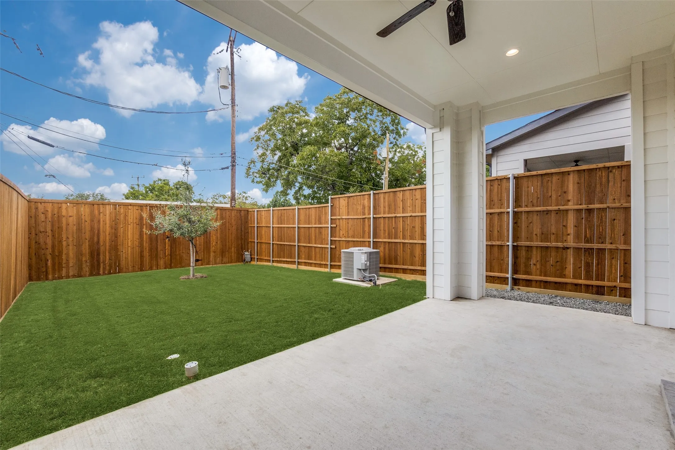 Single Family Residence For Rent in Dallas County , 7805 Denton Drive, Dallas, Texas 75235, 3 Bedroom, 3 Bathroom, 2 Garage spaces, 2,181 Sqft, built in 2023, mls#21364226, Real Estate Agent in Dallas, Homes For Rent in Dallas county, Homes For Rent in Dallas, Realtor in Dallas Texas, Real Estate Brokerage Independent Realty Texas, Luminita Cordes Realtor