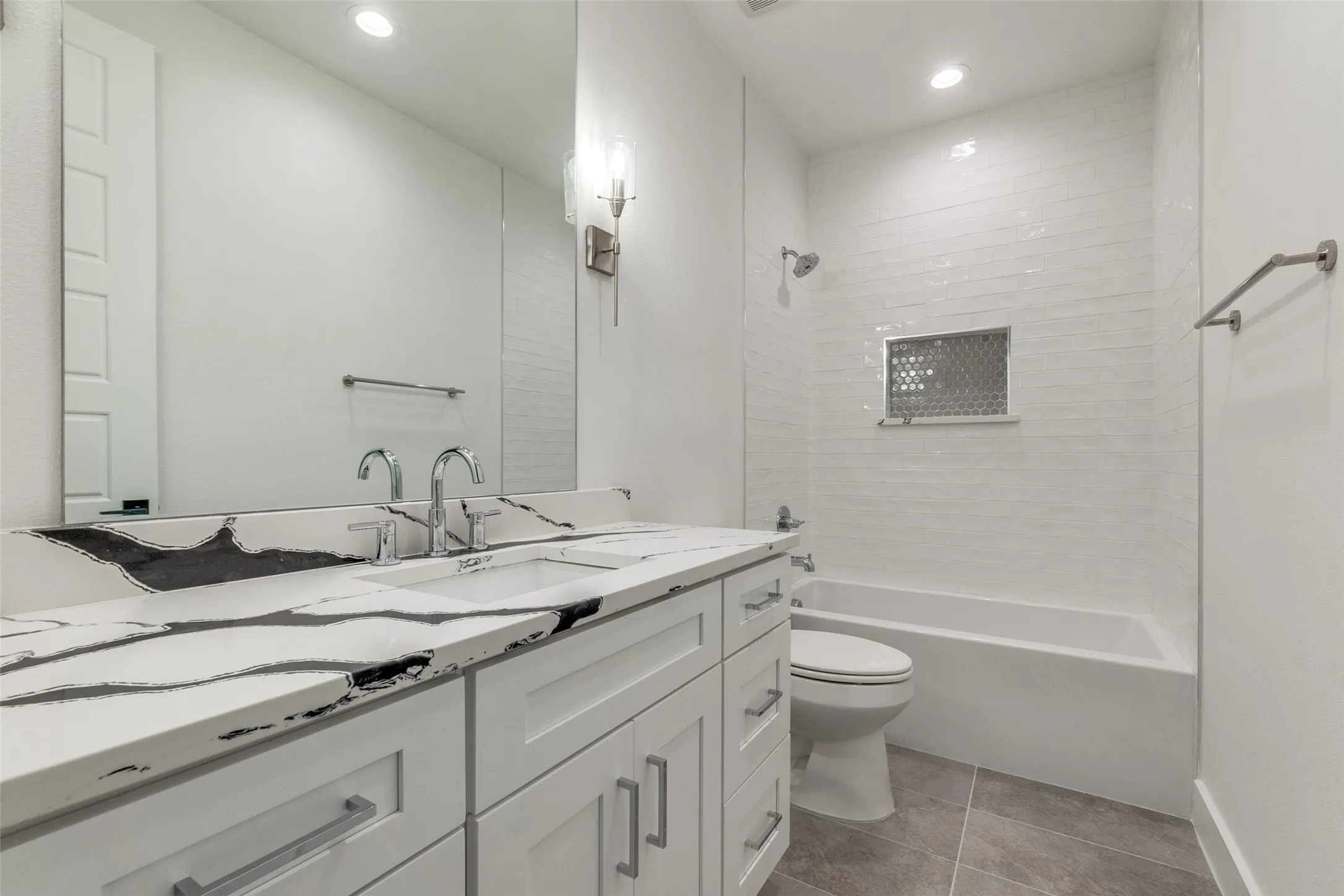 Single Family Residence For Rent in Dallas County , 7805 Denton Drive, Dallas, Texas 75235, 3 Bedroom, 3 Bathroom, 2 Garage spaces, 2,181 Sqft, built in 2023, mls#21364226, Real Estate Agent in Dallas, Homes For Rent in Dallas county, Homes For Rent in Dallas, Realtor in Dallas Texas, Real Estate Brokerage Independent Realty Texas, Luminita Cordes Realtor