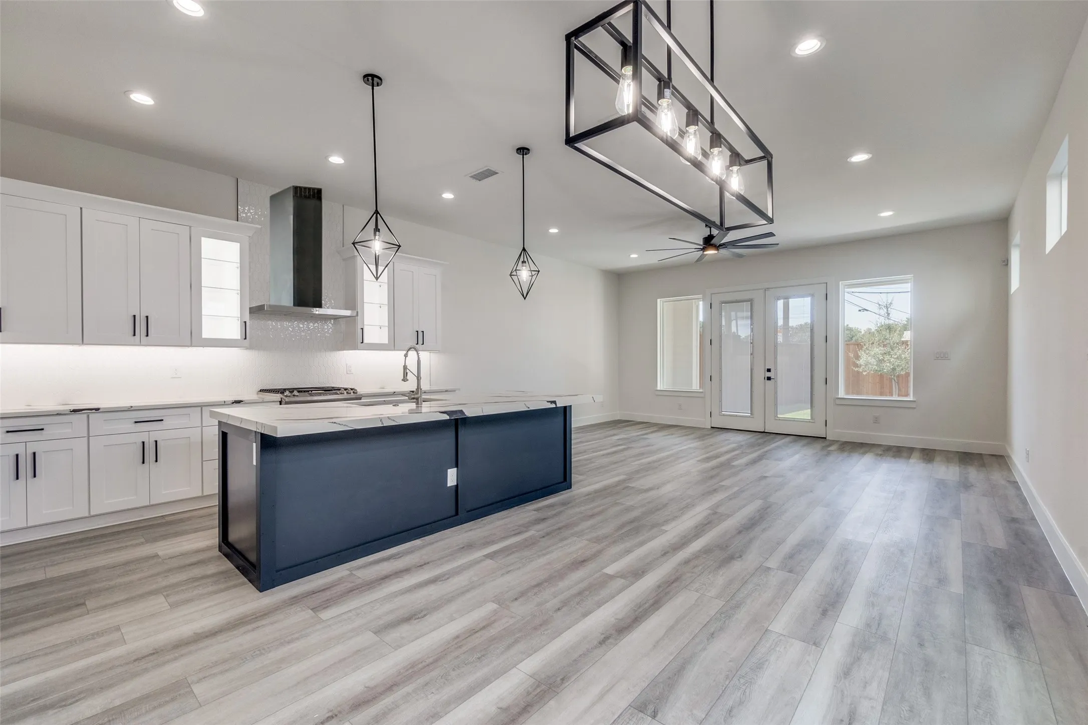 Single Family Residence For Rent in Dallas County , 7805 Denton Drive, Dallas, Texas 75235, 3 Bedroom, 3 Bathroom, 2 Garage spaces, 2,181 Sqft, built in 2023, mls#21364226, Real Estate Agent in Dallas, Homes For Rent in Dallas county, Homes For Rent in Dallas, Realtor in Dallas Texas, Real Estate Brokerage Independent Realty Texas, Luminita Cordes Realtor