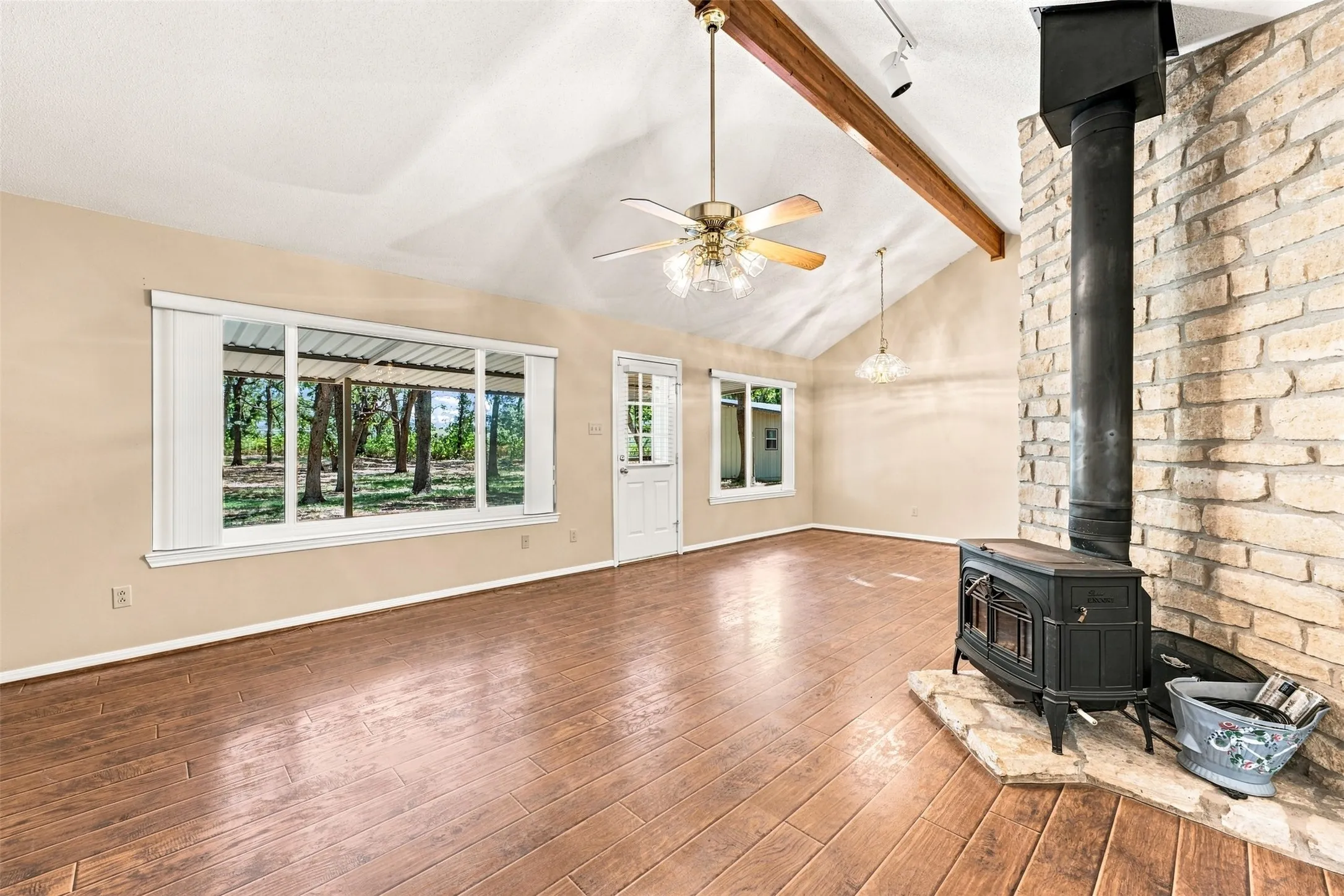 Single Family Residence For Sale in Mc Lennan County , 342 Oak Drive, Waco, Texas 76705, 3 Bedroom, 2 Bathroom, 2 Garage spaces, 1,492 Sqft, built in 1991, mls#21361966, Real Estate Agent in Waco, Homes For Sale in Mc Lennan county, Homes For Sale in Waco, Realtor in Waco Texas, Real Estate Brokerage Independent Realty Texas, Luminita Cordes Realtor