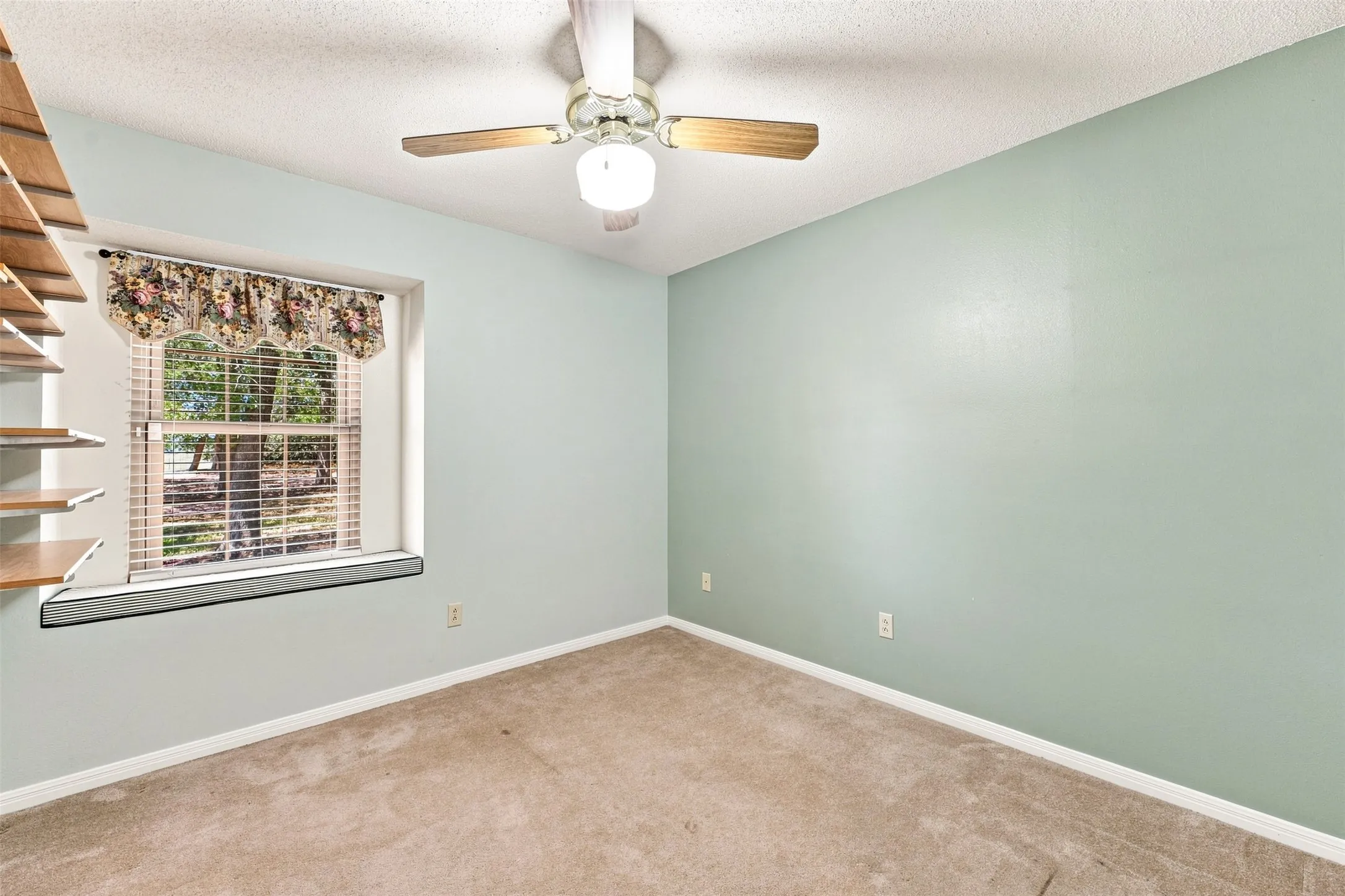 Single Family Residence For Sale in Mc Lennan County , 342 Oak Drive, Waco, Texas 76705, 3 Bedroom, 2 Bathroom, 2 Garage spaces, 1,492 Sqft, built in 1991, mls#21361966, Real Estate Agent in Waco, Homes For Sale in Mc Lennan county, Homes For Sale in Waco, Realtor in Waco Texas, Real Estate Brokerage Independent Realty Texas, Luminita Cordes Realtor