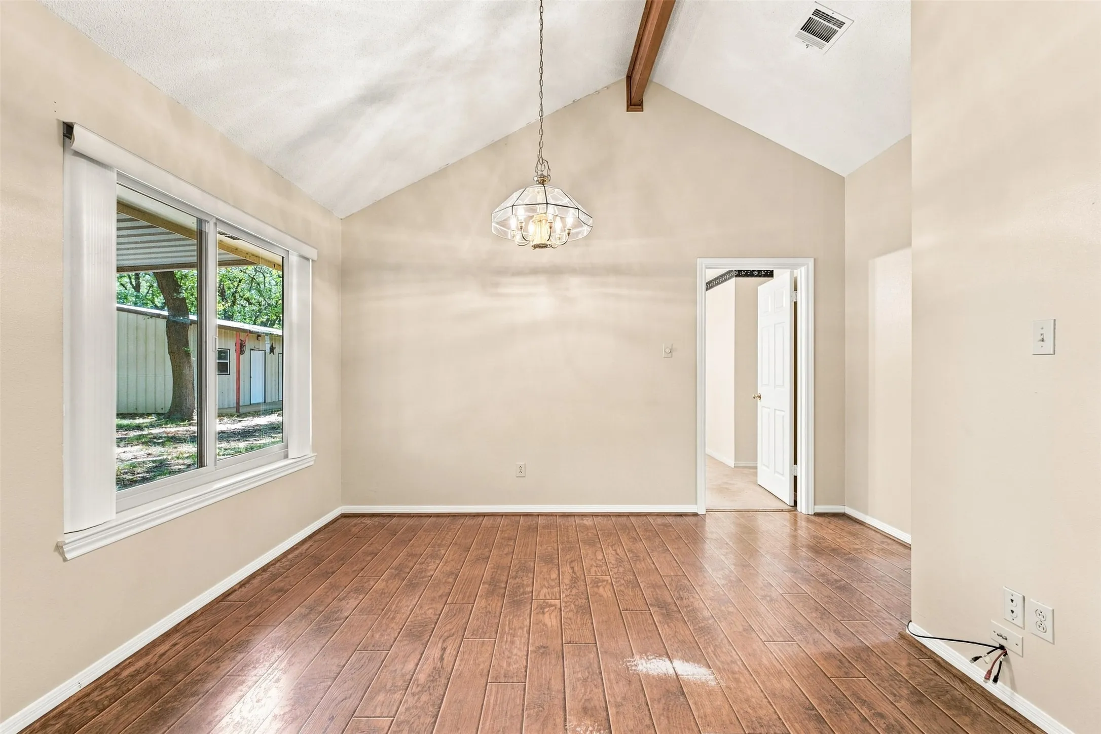 Single Family Residence For Sale in Mc Lennan County , 342 Oak Drive, Waco, Texas 76705, 3 Bedroom, 2 Bathroom, 2 Garage spaces, 1,492 Sqft, built in 1991, mls#21361966, Real Estate Agent in Waco, Homes For Sale in Mc Lennan county, Homes For Sale in Waco, Realtor in Waco Texas, Real Estate Brokerage Independent Realty Texas, Luminita Cordes Realtor