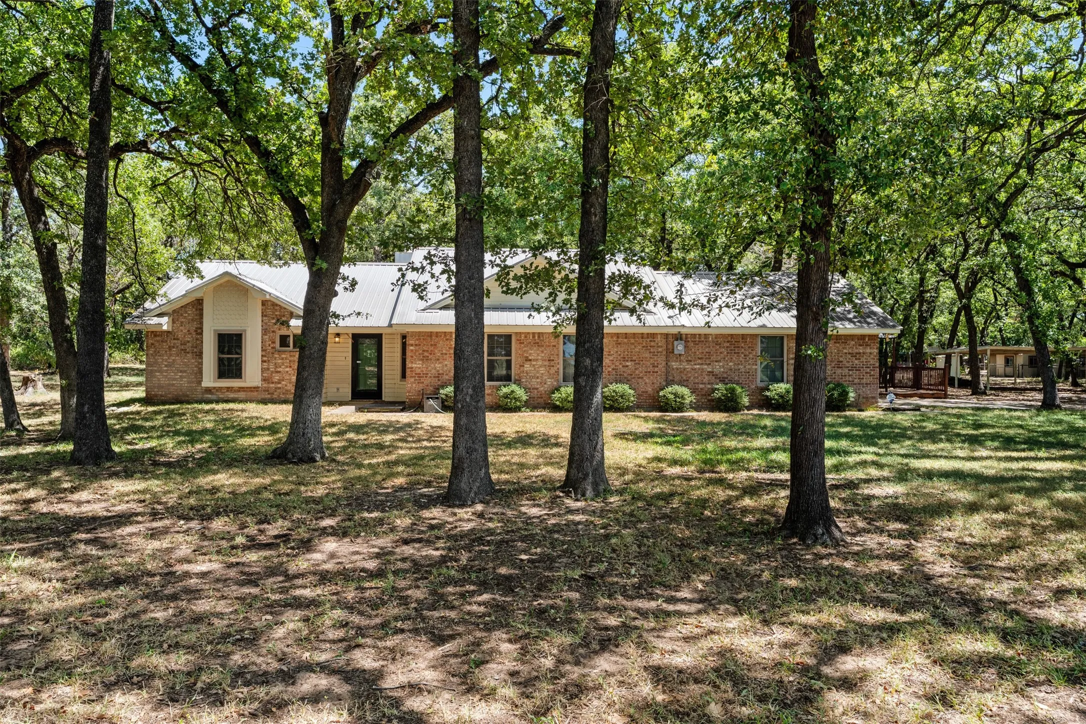 Single Family Residence For Sale in Mc Lennan County , 342 Oak Drive, Waco, Texas 76705, 3 Bedroom, 2 Bathroom, 2 Garage spaces, 1,492 Sqft, built in 1991, mls#21361966, Real Estate Agent in Waco, Homes For Sale in Mc Lennan county, Homes For Sale in Waco, Realtor in Waco Texas, Real Estate Brokerage Independent Realty Texas, Luminita Cordes Realtor