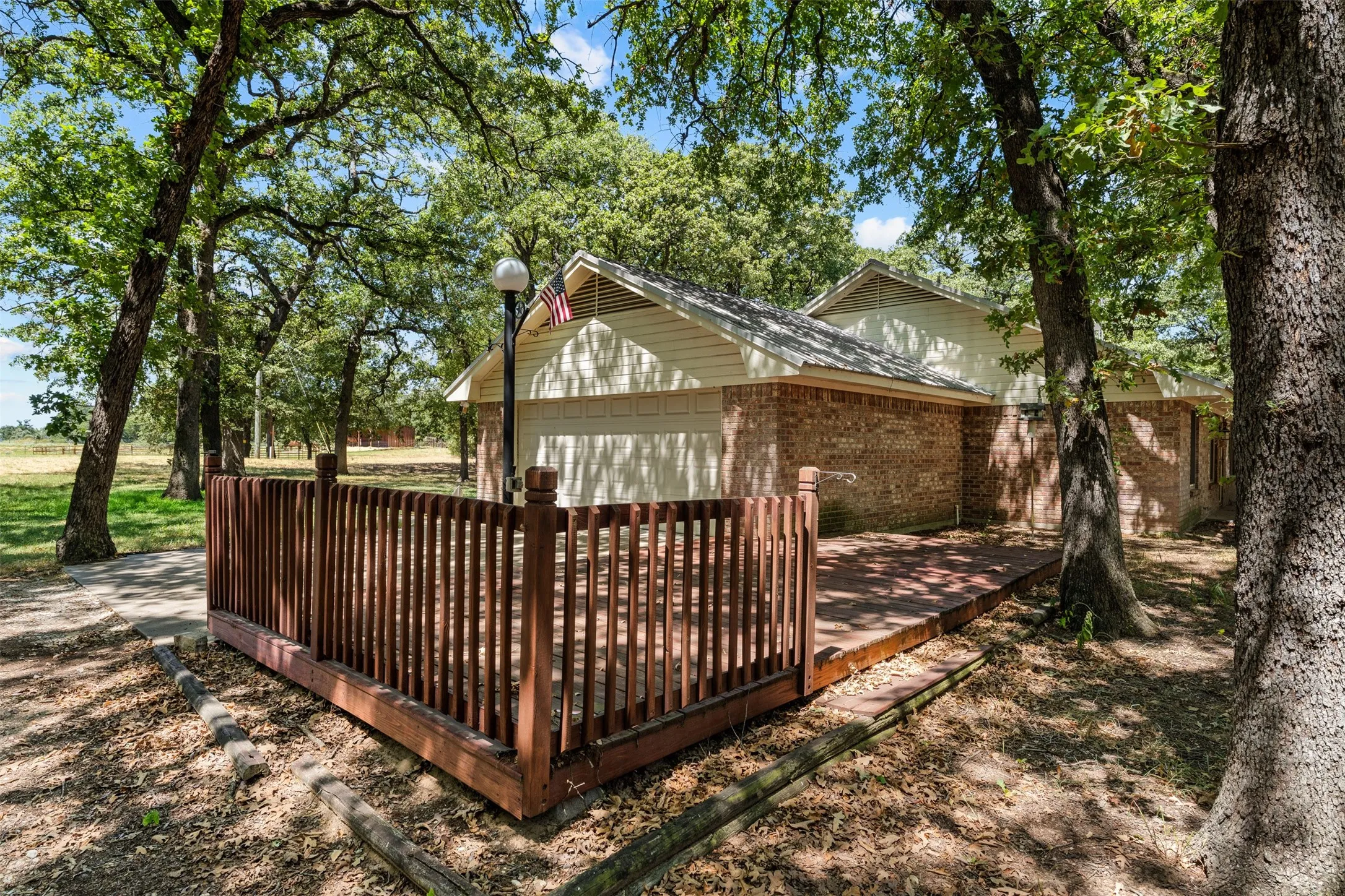 Single Family Residence For Sale in Mc Lennan County , 342 Oak Drive, Waco, Texas 76705, 3 Bedroom, 2 Bathroom, 2 Garage spaces, 1,492 Sqft, built in 1991, mls#21361966, Real Estate Agent in Waco, Homes For Sale in Mc Lennan county, Homes For Sale in Waco, Realtor in Waco Texas, Real Estate Brokerage Independent Realty Texas, Luminita Cordes Realtor