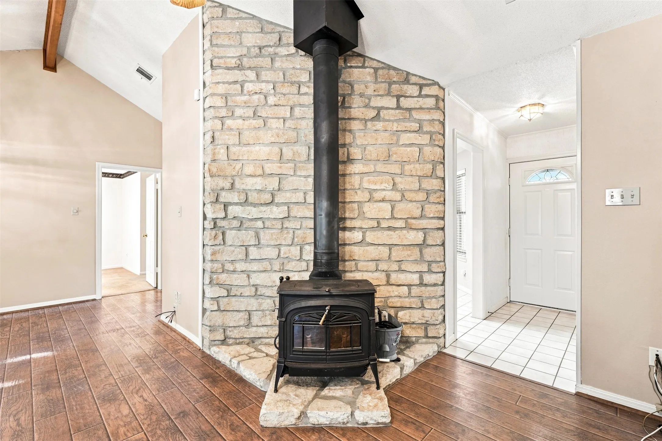 Single Family Residence For Sale in Mc Lennan County , 342 Oak Drive, Waco, Texas 76705, 3 Bedroom, 2 Bathroom, 2 Garage spaces, 1,492 Sqft, built in 1991, mls#21361966, Real Estate Agent in Waco, Homes For Sale in Mc Lennan county, Homes For Sale in Waco, Realtor in Waco Texas, Real Estate Brokerage Independent Realty Texas, Luminita Cordes Realtor