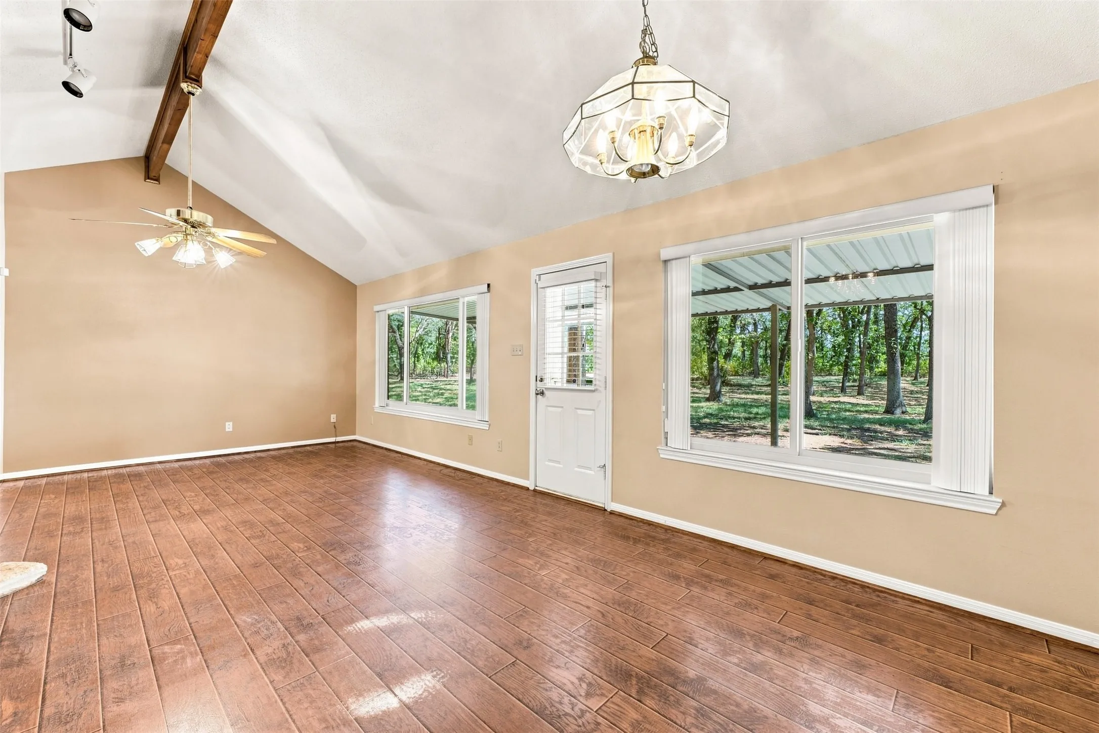 Single Family Residence For Sale in Mc Lennan County , 342 Oak Drive, Waco, Texas 76705, 3 Bedroom, 2 Bathroom, 2 Garage spaces, 1,492 Sqft, built in 1991, mls#21361966, Real Estate Agent in Waco, Homes For Sale in Mc Lennan county, Homes For Sale in Waco, Realtor in Waco Texas, Real Estate Brokerage Independent Realty Texas, Luminita Cordes Realtor