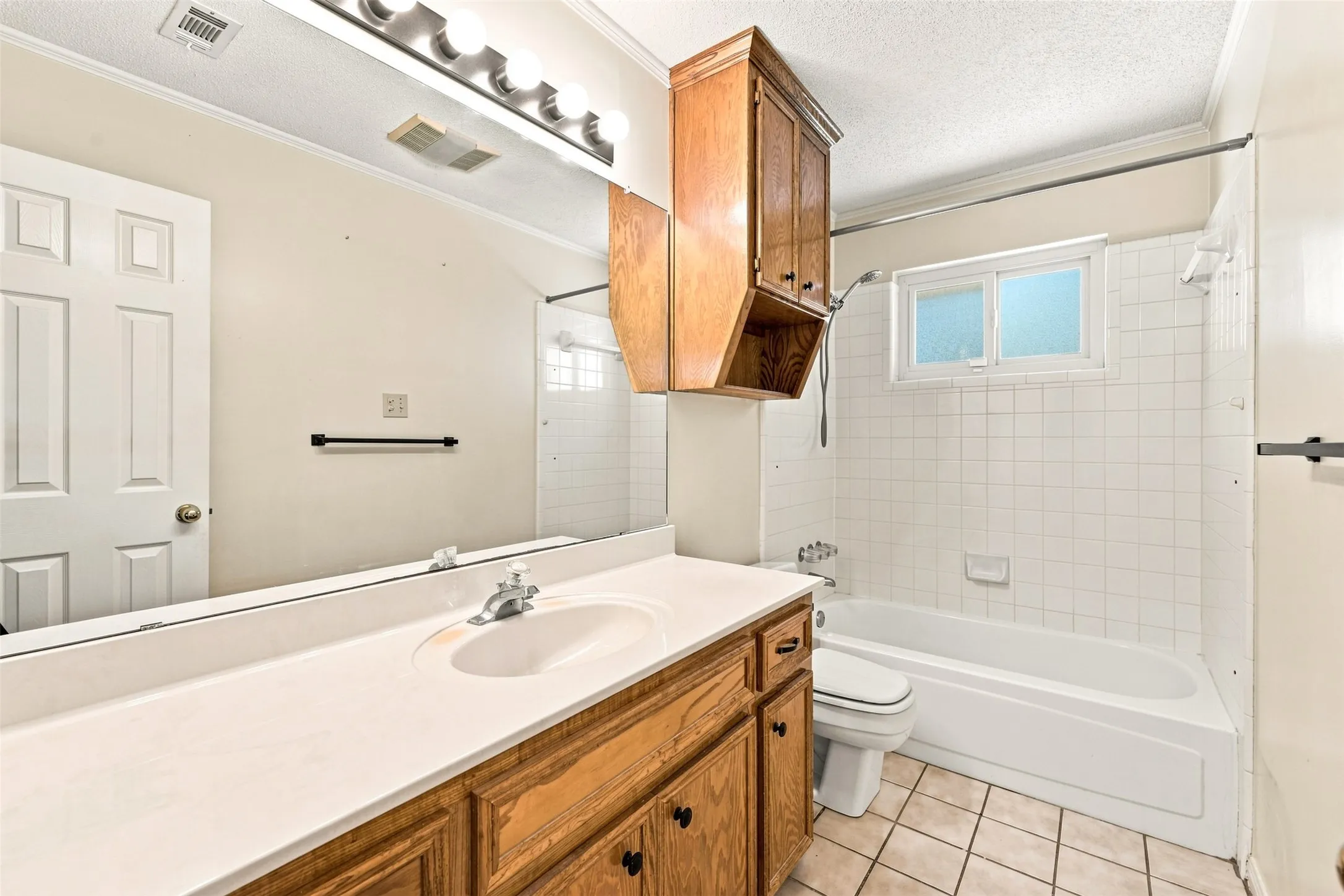 Single Family Residence For Sale in Mc Lennan County , 342 Oak Drive, Waco, Texas 76705, 3 Bedroom, 2 Bathroom, 2 Garage spaces, 1,492 Sqft, built in 1991, mls#21361966, Real Estate Agent in Waco, Homes For Sale in Mc Lennan county, Homes For Sale in Waco, Realtor in Waco Texas, Real Estate Brokerage Independent Realty Texas, Luminita Cordes Realtor