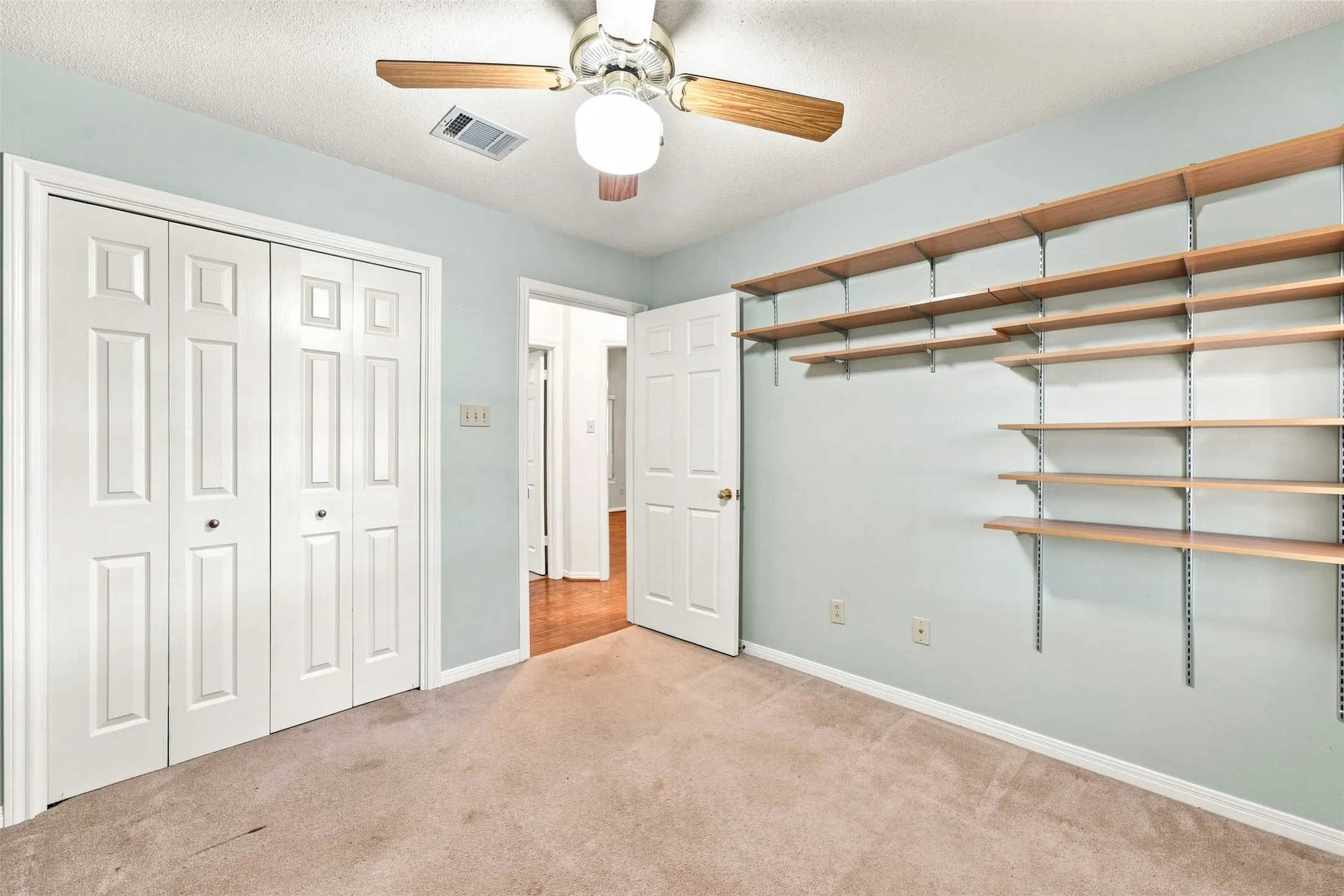 Single Family Residence For Sale in Mc Lennan County , 342 Oak Drive, Waco, Texas 76705, 3 Bedroom, 2 Bathroom, 2 Garage spaces, 1,492 Sqft, built in 1991, mls#21361966, Real Estate Agent in Waco, Homes For Sale in Mc Lennan county, Homes For Sale in Waco, Realtor in Waco Texas, Real Estate Brokerage Independent Realty Texas, Luminita Cordes Realtor