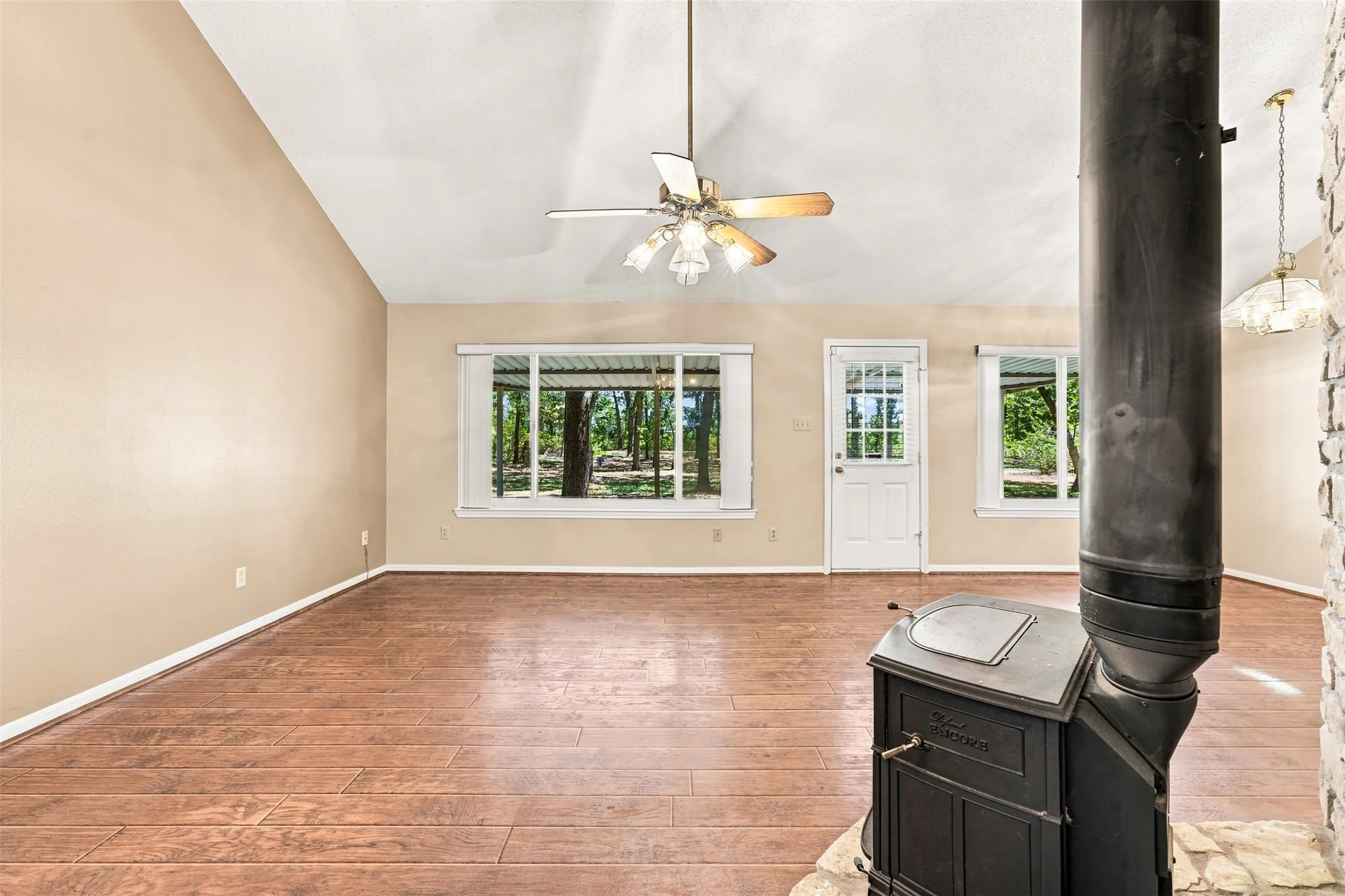 Single Family Residence For Sale in Mc Lennan County , 342 Oak Drive, Waco, Texas 76705, 3 Bedroom, 2 Bathroom, 2 Garage spaces, 1,492 Sqft, built in 1991, mls#21361966, Real Estate Agent in Waco, Homes For Sale in Mc Lennan county, Homes For Sale in Waco, Realtor in Waco Texas, Real Estate Brokerage Independent Realty Texas, Luminita Cordes Realtor