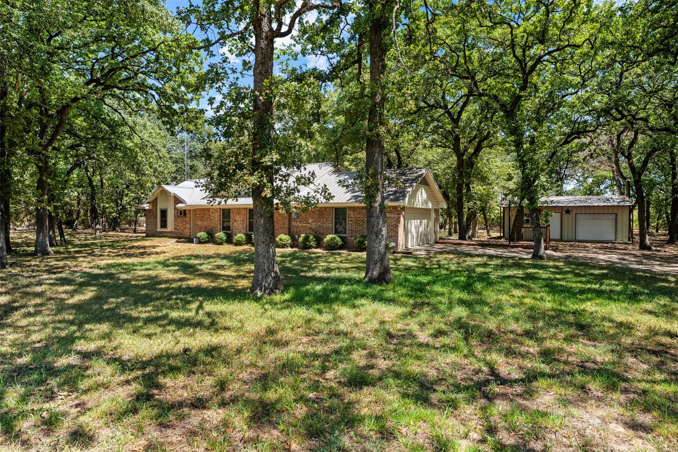 Single Family Residence For Sale in Mc Lennan County , 342 Oak Drive, Waco, Texas 76705, 3 Bedroom, 2 Bathroom, 2 Garage spaces, 1,492 Sqft, built in 1991, mls#21361966, Real Estate Agent in Waco, Homes For Sale in Mc Lennan county, Homes For Sale in Waco, Realtor in Waco Texas, Real Estate Brokerage Independent Realty Texas, Luminita Cordes Realtor