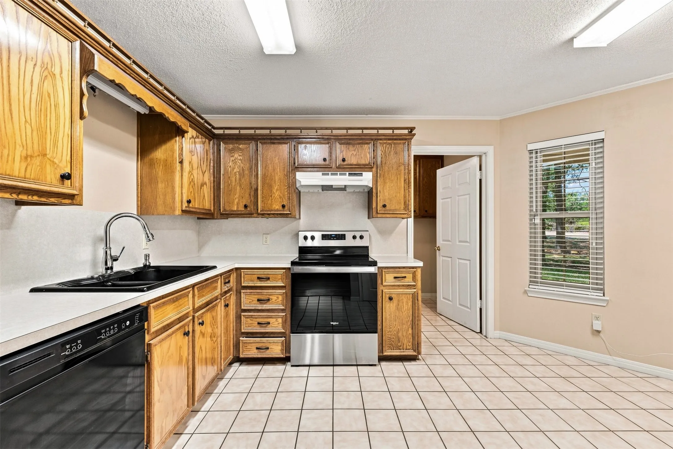 Single Family Residence For Sale in Mc Lennan County , 342 Oak Drive, Waco, Texas 76705, 3 Bedroom, 2 Bathroom, 2 Garage spaces, 1,492 Sqft, built in 1991, mls#21361966, Real Estate Agent in Waco, Homes For Sale in Mc Lennan county, Homes For Sale in Waco, Realtor in Waco Texas, Real Estate Brokerage Independent Realty Texas, Luminita Cordes Realtor