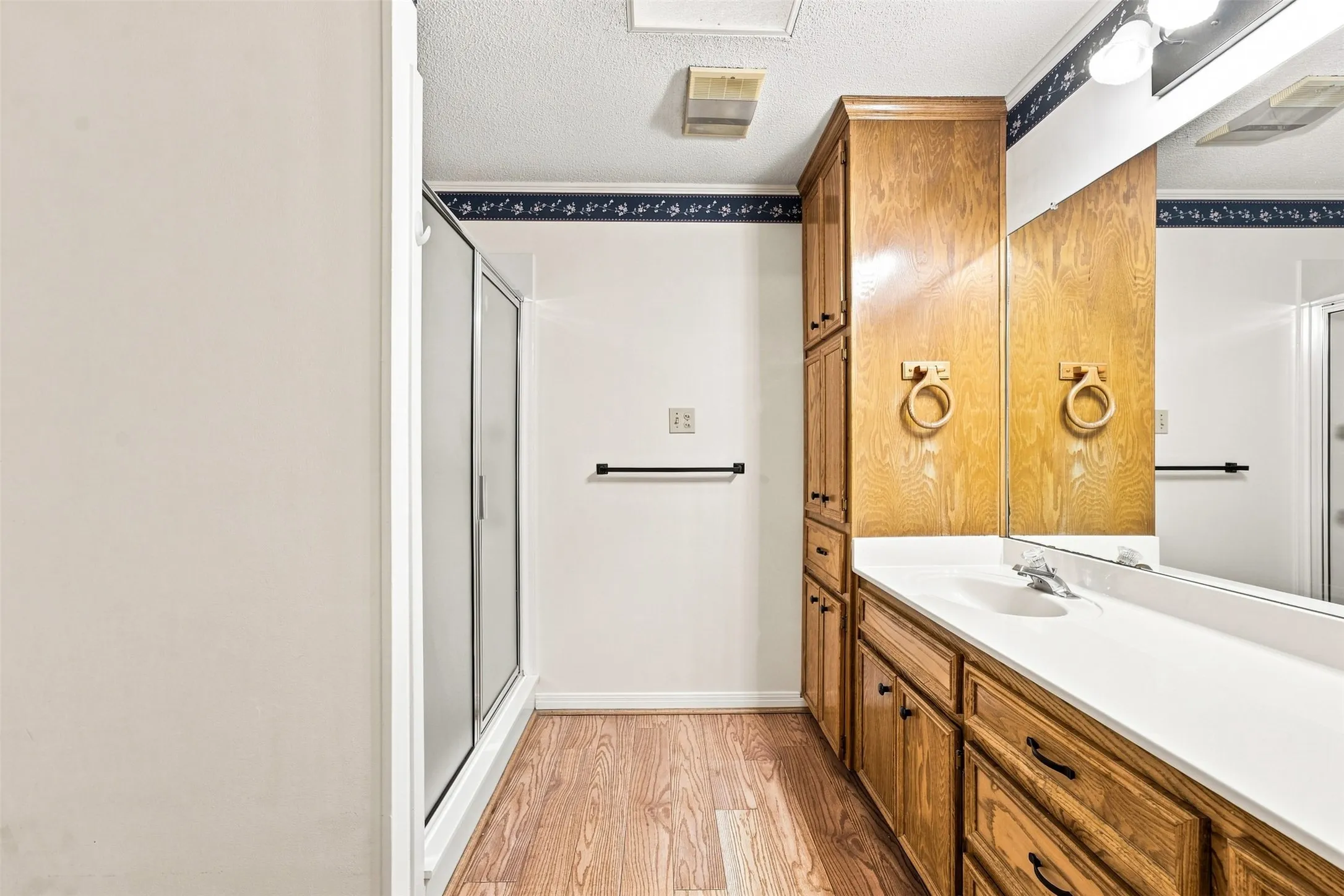 Single Family Residence For Sale in Mc Lennan County , 342 Oak Drive, Waco, Texas 76705, 3 Bedroom, 2 Bathroom, 2 Garage spaces, 1,492 Sqft, built in 1991, mls#21361966, Real Estate Agent in Waco, Homes For Sale in Mc Lennan county, Homes For Sale in Waco, Realtor in Waco Texas, Real Estate Brokerage Independent Realty Texas, Luminita Cordes Realtor