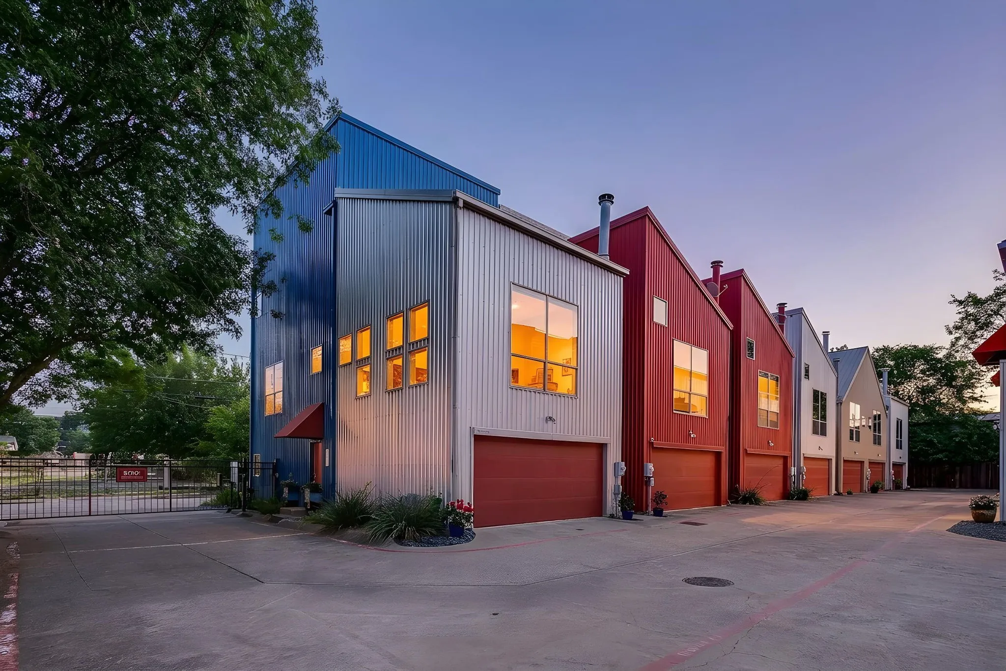 Townhouse For Sale in Dallas County , 1429 Caddo Street F, Dallas, Texas 75204, 2 Bedroom, 2 Bathroom, 2 Garage spaces, 1,974 Sqft, built in 2004, mls#21363988, Real Estate Agent in Dallas, Homes For Sale in Dallas county, Homes For Sale in Dallas, Realtor in Dallas Texas, Real Estate Brokerage Independent Realty Texas, Luminita Cordes Realtor