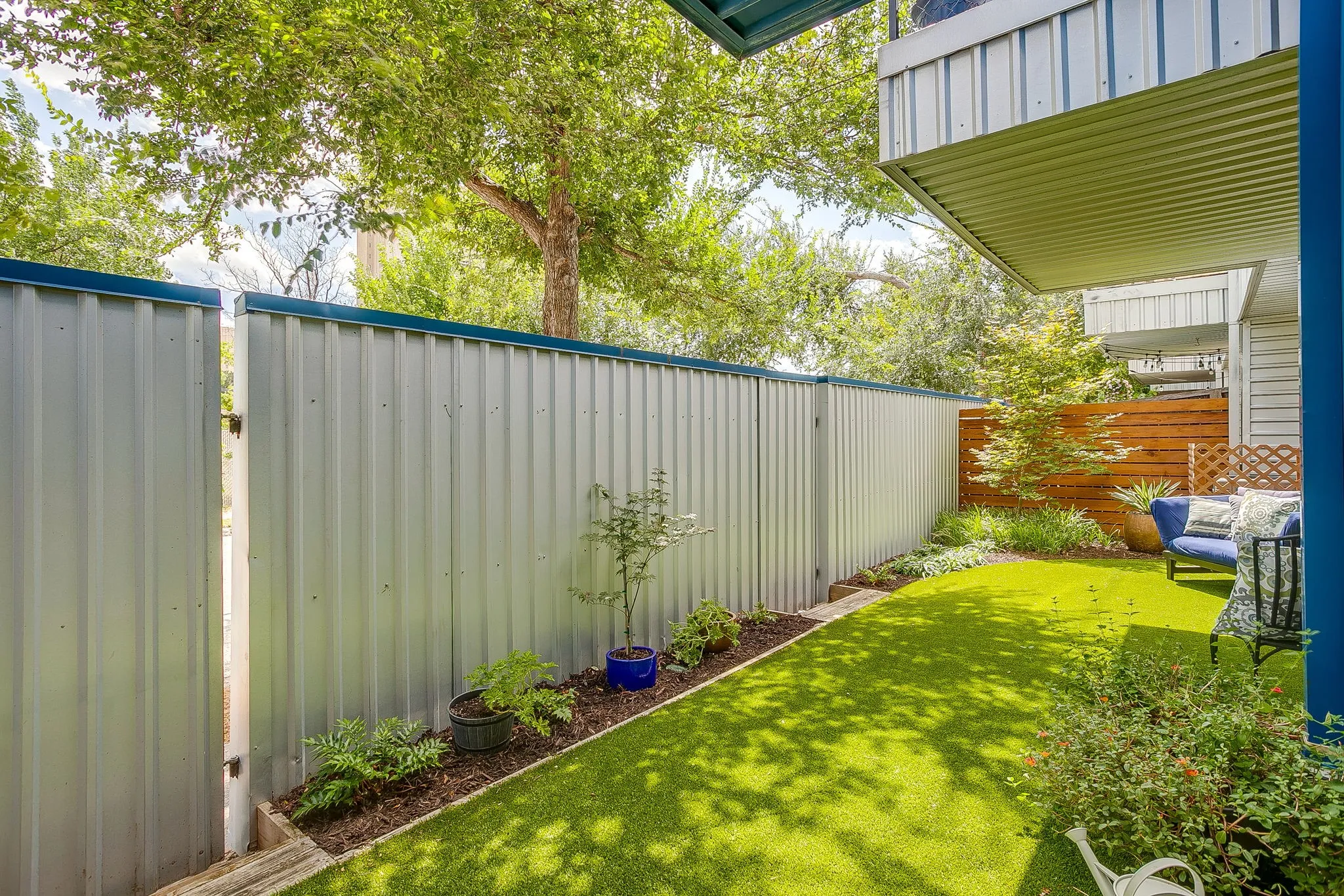 Townhouse For Sale in Dallas County , 1429 Caddo Street F, Dallas, Texas 75204, 2 Bedroom, 2 Bathroom, 2 Garage spaces, 1,974 Sqft, built in 2004, mls#21363988, Real Estate Agent in Dallas, Homes For Sale in Dallas county, Homes For Sale in Dallas, Realtor in Dallas Texas, Real Estate Brokerage Independent Realty Texas, Luminita Cordes Realtor