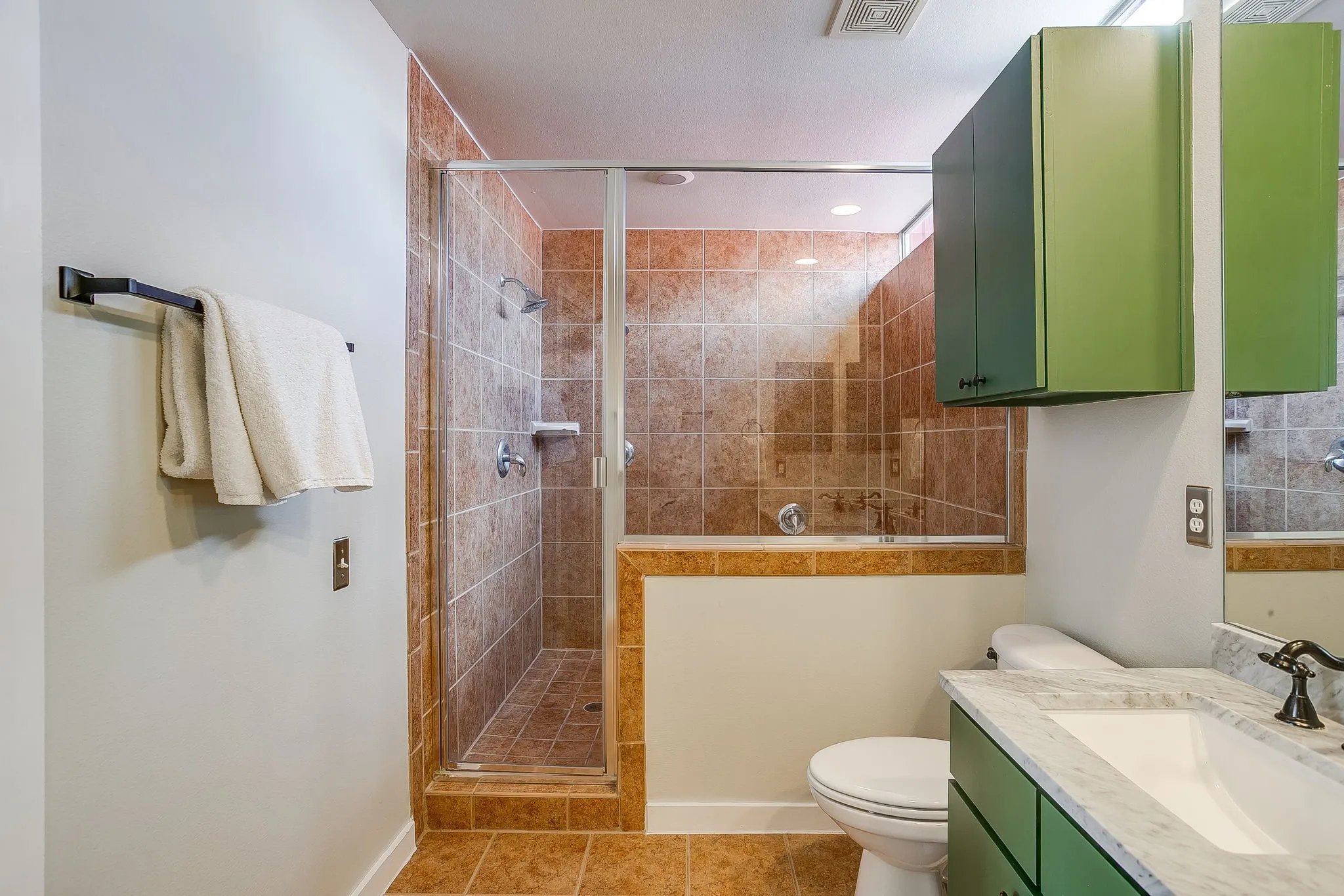 Townhouse For Sale in Dallas County , 1429 Caddo Street F, Dallas, Texas 75204, 2 Bedroom, 2 Bathroom, 2 Garage spaces, 1,974 Sqft, built in 2004, mls#21363988, Real Estate Agent in Dallas, Homes For Sale in Dallas county, Homes For Sale in Dallas, Realtor in Dallas Texas, Real Estate Brokerage Independent Realty Texas, Luminita Cordes Realtor