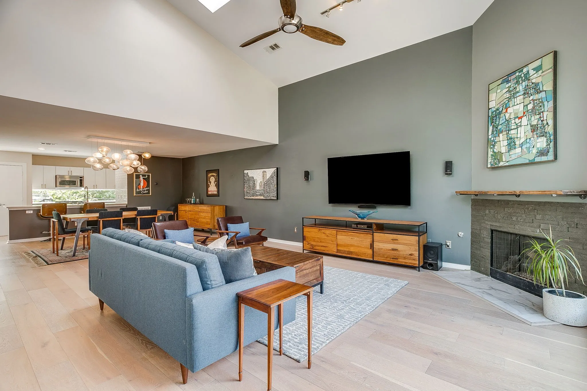 Townhouse For Sale in Dallas County , 1429 Caddo Street F, Dallas, Texas 75204, 2 Bedroom, 2 Bathroom, 2 Garage spaces, 1,974 Sqft, built in 2004, mls#21363988, Real Estate Agent in Dallas, Homes For Sale in Dallas county, Homes For Sale in Dallas, Realtor in Dallas Texas, Real Estate Brokerage Independent Realty Texas, Luminita Cordes Realtor