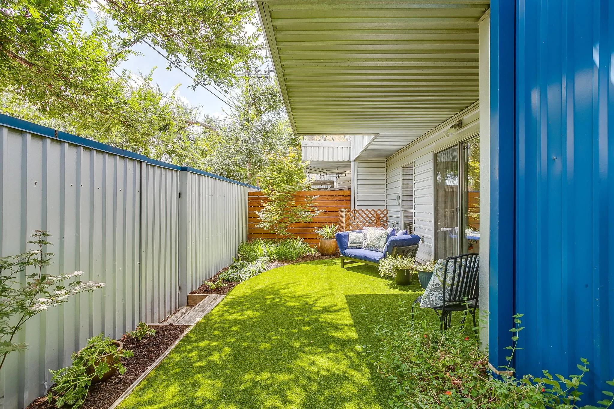 Townhouse For Sale in Dallas County , 1429 Caddo Street F, Dallas, Texas 75204, 2 Bedroom, 2 Bathroom, 2 Garage spaces, 1,974 Sqft, built in 2004, mls#21363988, Real Estate Agent in Dallas, Homes For Sale in Dallas county, Homes For Sale in Dallas, Realtor in Dallas Texas, Real Estate Brokerage Independent Realty Texas, Luminita Cordes Realtor
