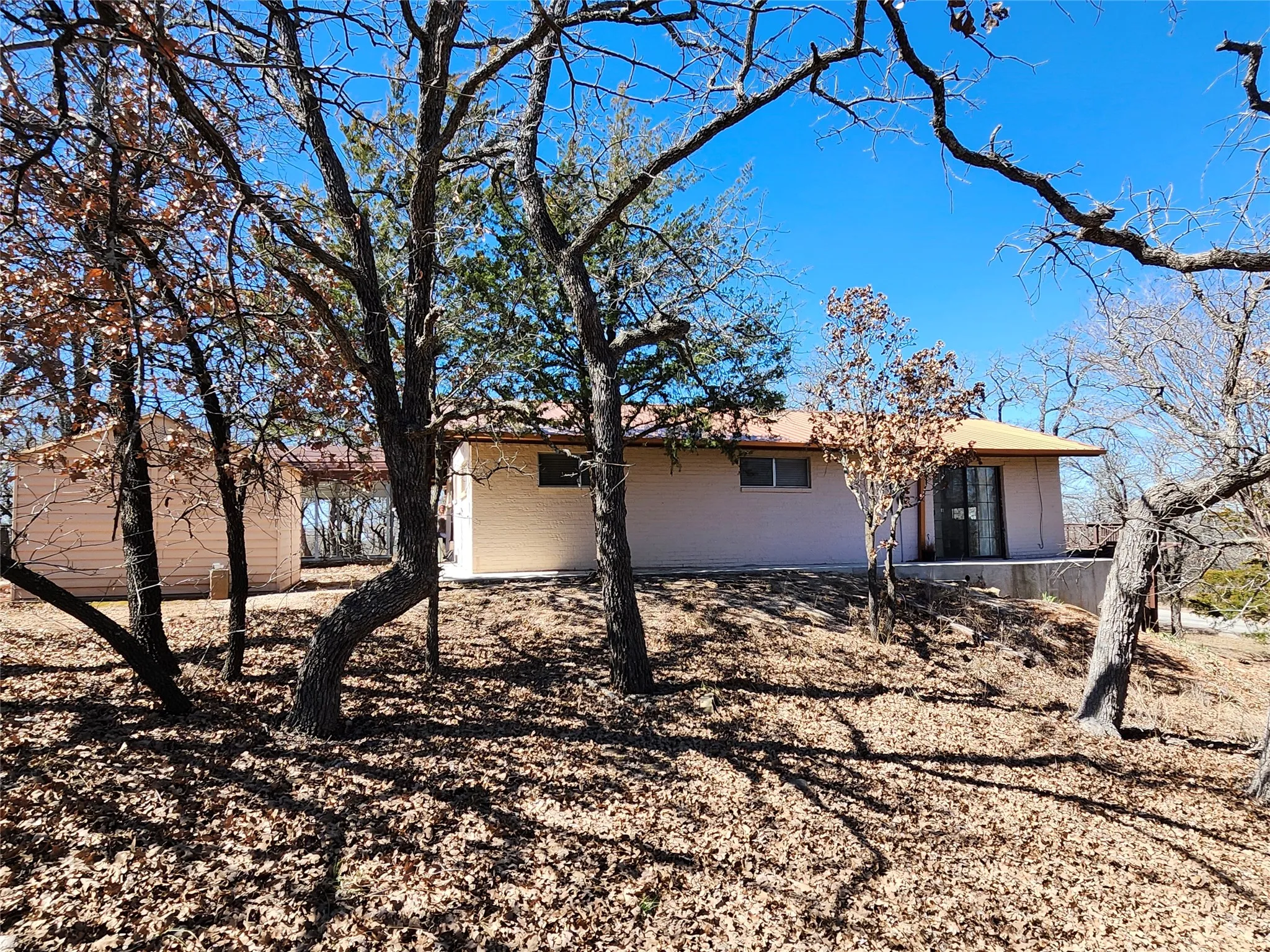 Single Family Residence For Sale in Montague County , 380 Nocona Drive, Nocona, Texas 76255, 3 Bedroom, 2 Bathroom, Garage spaces, 1,092 Sqft, built in 1977, Price $169,900, mls#21364050, Real Estate Agent in Nocona, Homes For Sale in Montague county, Homes For Sale in Nocona, Realtor in Nocona Texas, Real Estate Brokerage Independent Realty Texas, Luminita Cordes Realtor
