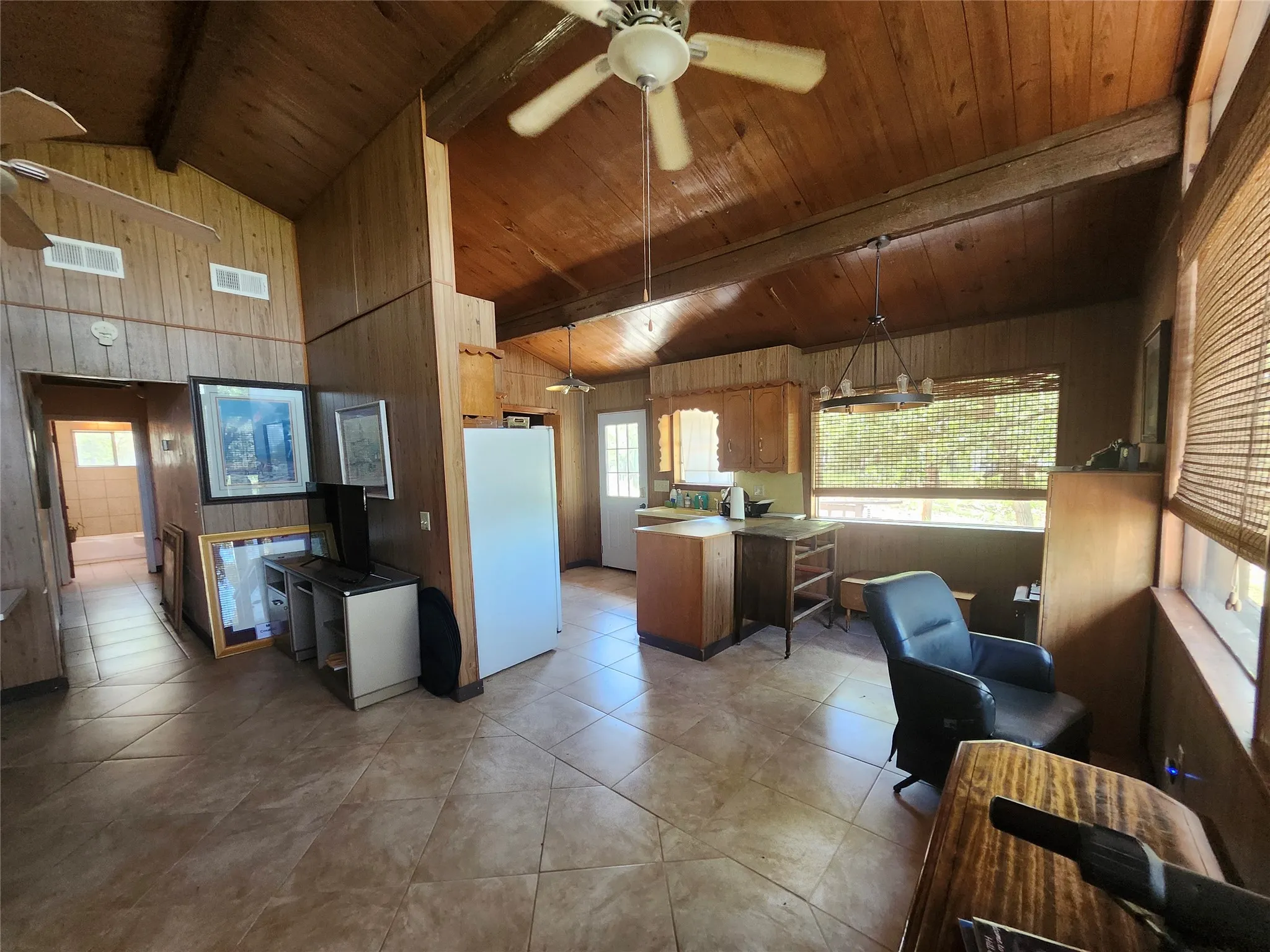 Single Family Residence For Sale in Montague County , 380 Nocona Drive, Nocona, Texas 76255, 3 Bedroom, 2 Bathroom, Garage spaces, 1,092 Sqft, built in 1977, Price $169,900, mls#21364050, Real Estate Agent in Nocona, Homes For Sale in Montague county, Homes For Sale in Nocona, Realtor in Nocona Texas, Real Estate Brokerage Independent Realty Texas, Luminita Cordes Realtor