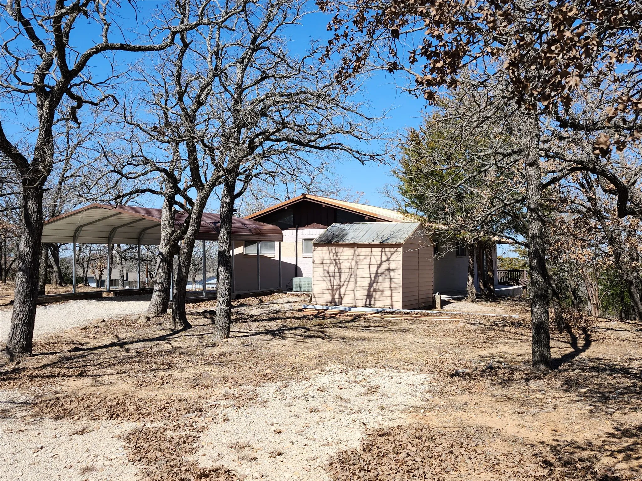 Single Family Residence For Sale in Montague County , 380 Nocona Drive, Nocona, Texas 76255, 3 Bedroom, 2 Bathroom, Garage spaces, 1,092 Sqft, built in 1977, Price $169,900, mls#21364050, Real Estate Agent in Nocona, Homes For Sale in Montague county, Homes For Sale in Nocona, Realtor in Nocona Texas, Real Estate Brokerage Independent Realty Texas, Luminita Cordes Realtor
