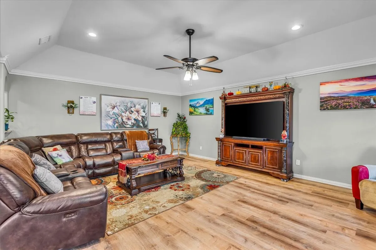 Single Family Residence For Sale in Grayson County , 812 E Mcgee Street, Sherman, Texas 75090, 3 Bedroom, 2 Bathroom, Garage spaces, 1,996 Sqft, built in 2020, mls#21364248, Real Estate Agent in Sherman, Homes For Sale in Grayson county, Homes For Sale in Sherman, Realtor in Sherman Texas, Real Estate Brokerage Independent Realty Texas, Luminita Cordes Realtor