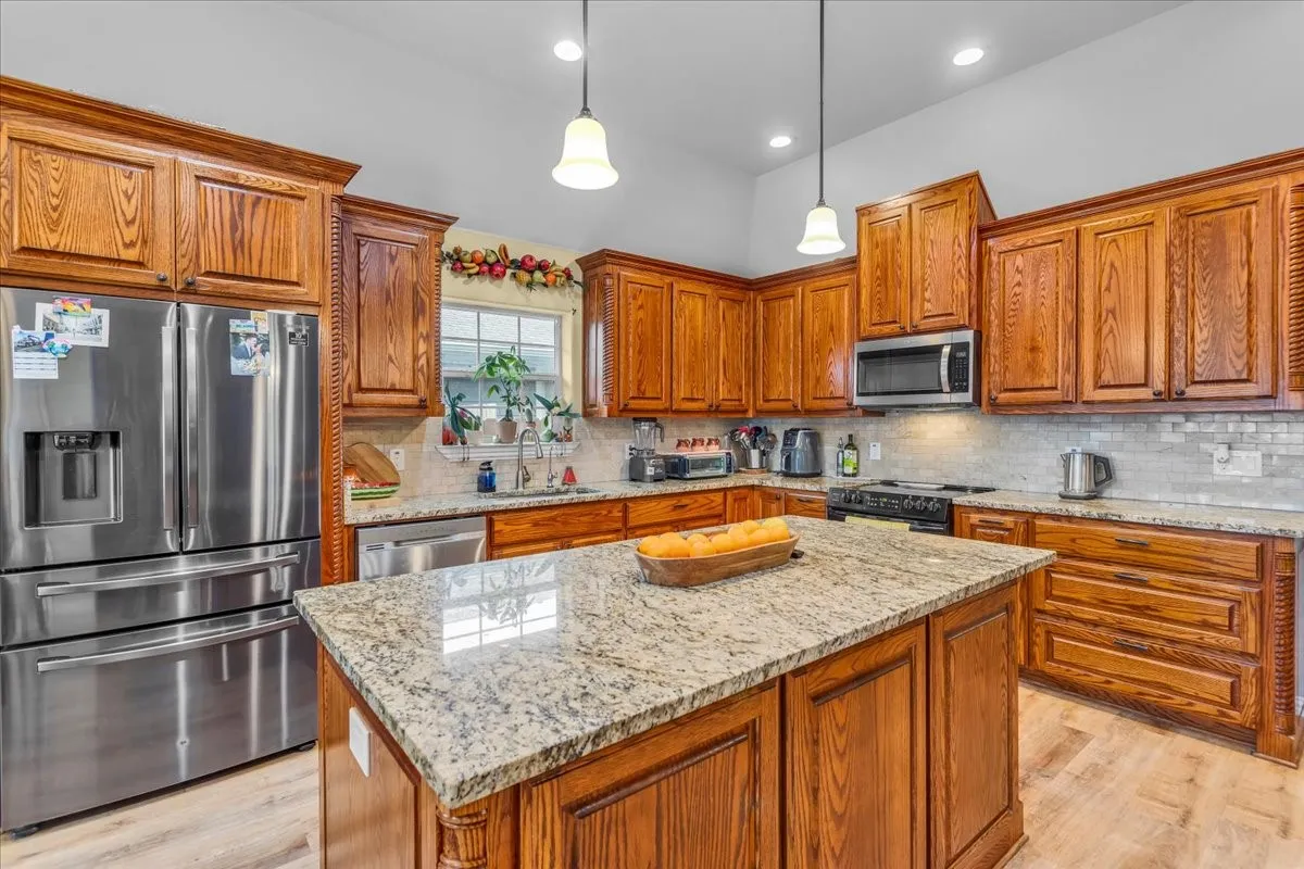 Single Family Residence For Sale in Grayson County , 812 E Mcgee Street, Sherman, Texas 75090, 3 Bedroom, 2 Bathroom, Garage spaces, 1,996 Sqft, built in 2020, mls#21364248, Real Estate Agent in Sherman, Homes For Sale in Grayson county, Homes For Sale in Sherman, Realtor in Sherman Texas, Real Estate Brokerage Independent Realty Texas, Luminita Cordes Realtor