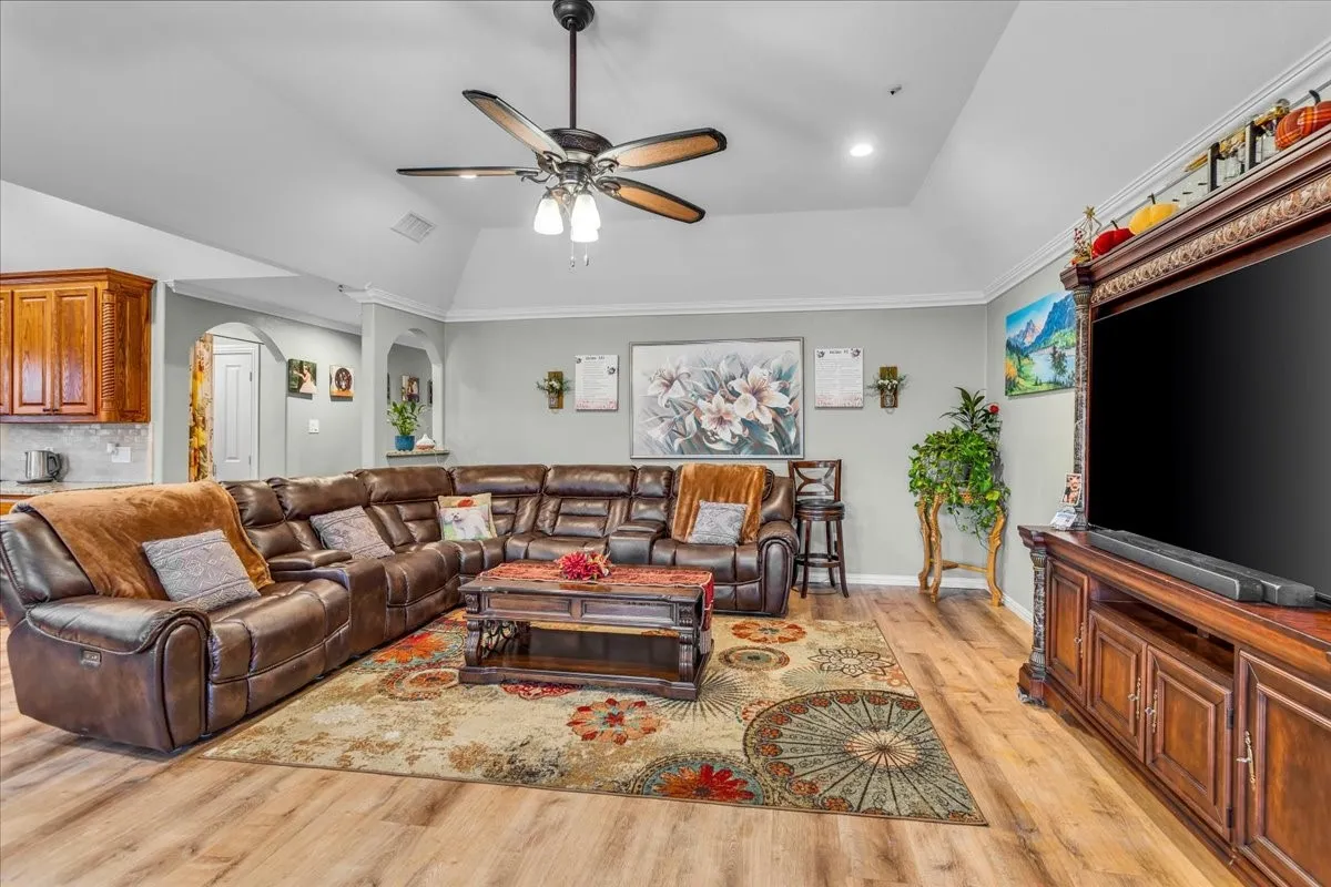 Single Family Residence For Sale in Grayson County , 812 E Mcgee Street, Sherman, Texas 75090, 3 Bedroom, 2 Bathroom, Garage spaces, 1,996 Sqft, built in 2020, mls#21364248, Real Estate Agent in Sherman, Homes For Sale in Grayson county, Homes For Sale in Sherman, Realtor in Sherman Texas, Real Estate Brokerage Independent Realty Texas, Luminita Cordes Realtor