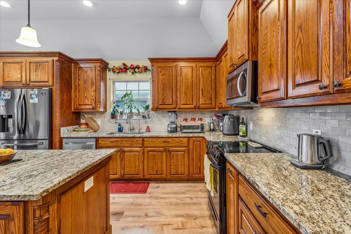 Single Family Residence For Sale in Grayson County , 812 E Mcgee Street, Sherman, Texas 75090, 3 Bedroom, 2 Bathroom, Garage spaces, 1,996 Sqft, built in 2020, mls#21364248, Real Estate Agent in Sherman, Homes For Sale in Grayson county, Homes For Sale in Sherman, Realtor in Sherman Texas, Real Estate Brokerage Independent Realty Texas, Luminita Cordes Realtor