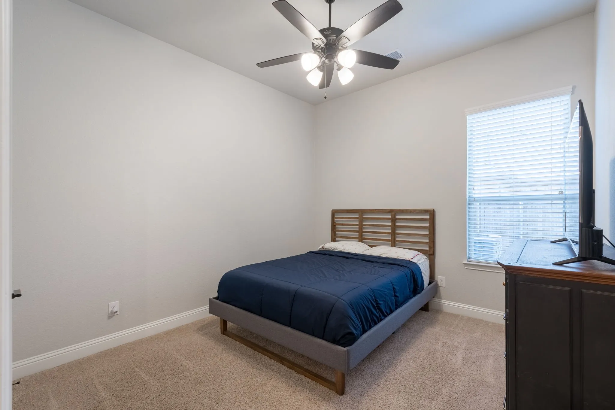 Single Family Residence For Sale in Collin County , 2602 Thayne Drive, Anna, Texas 75409, 4 Bedroom, 3 Bathroom, 3 Garage spaces, 2,515 Sqft, built in 2017, mls#21363133, Real Estate Agent in Anna, Homes For Sale in Collin county, Homes For Sale in Anna, Realtor in Anna Texas, Real Estate Brokerage Independent Realty Texas, Luminita Cordes Realtor