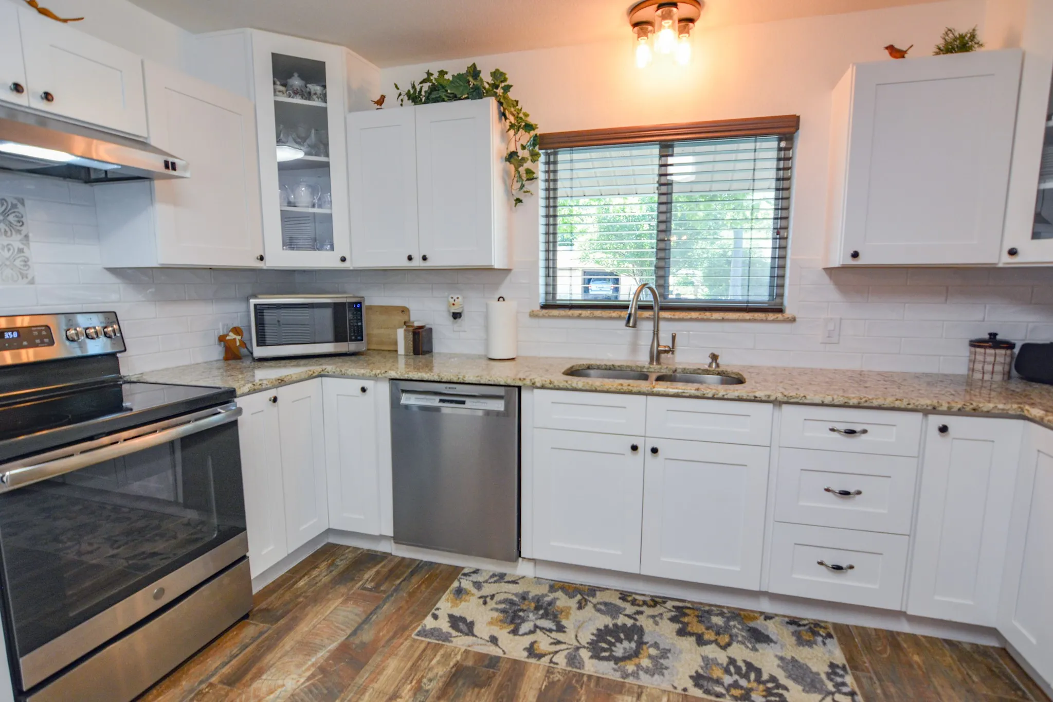 Single Family Residence For Sale in Johnson County , 1207 Lynnwood Drive, Cleburne, Texas 76033, 3 Bedroom, 2 Bathroom, 2 Garage spaces, 1,410 Sqft, built in 1969, mls#21364237, Real Estate Agent in Cleburne, Homes For Sale in Johnson county, Homes For Sale in Cleburne, Realtor in Cleburne Texas, Real Estate Brokerage Independent Realty Texas, Luminita Cordes Realtor