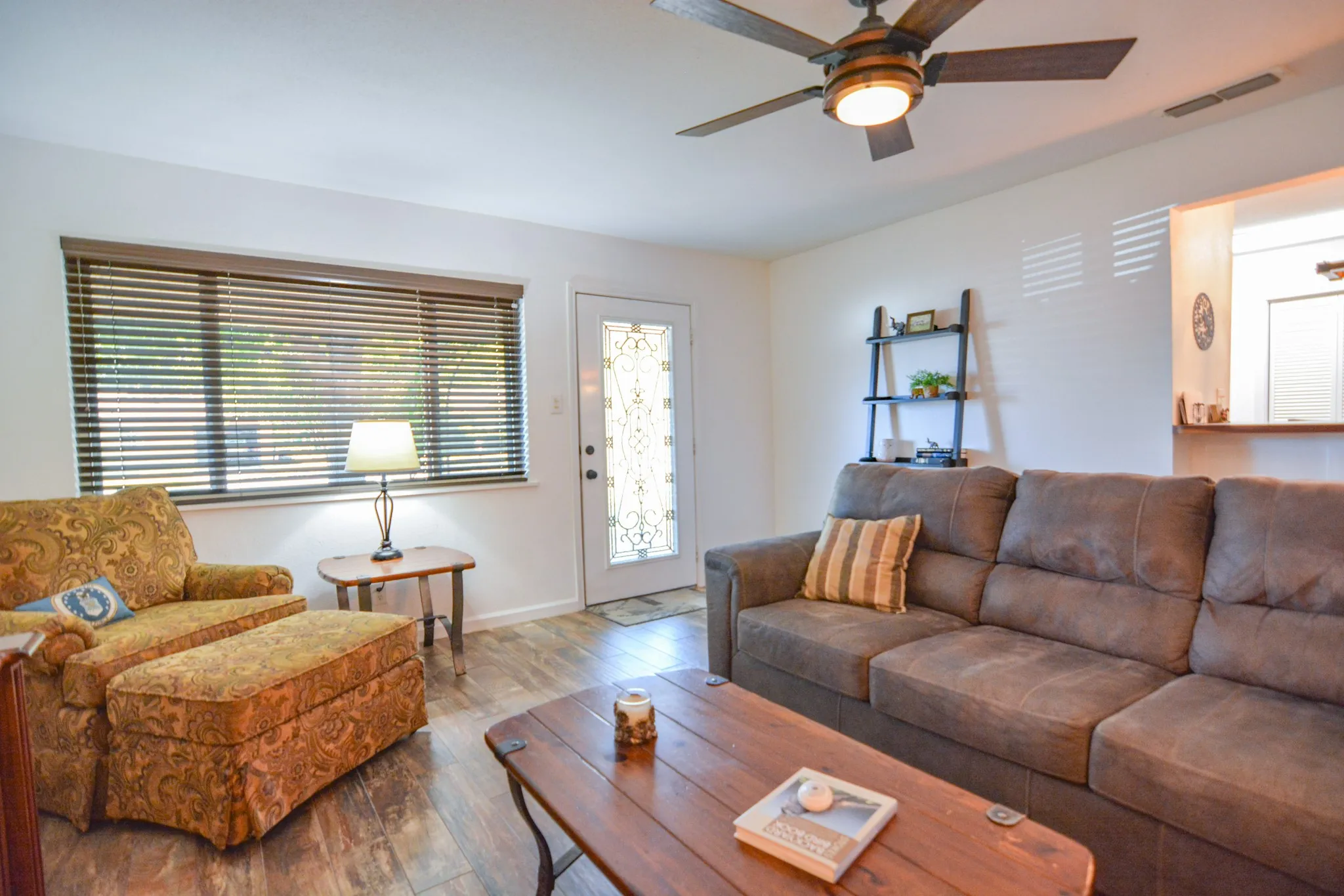 Single Family Residence For Sale in Johnson County , 1207 Lynnwood Drive, Cleburne, Texas 76033, 3 Bedroom, 2 Bathroom, 2 Garage spaces, 1,410 Sqft, built in 1969, mls#21364237, Real Estate Agent in Cleburne, Homes For Sale in Johnson county, Homes For Sale in Cleburne, Realtor in Cleburne Texas, Real Estate Brokerage Independent Realty Texas, Luminita Cordes Realtor