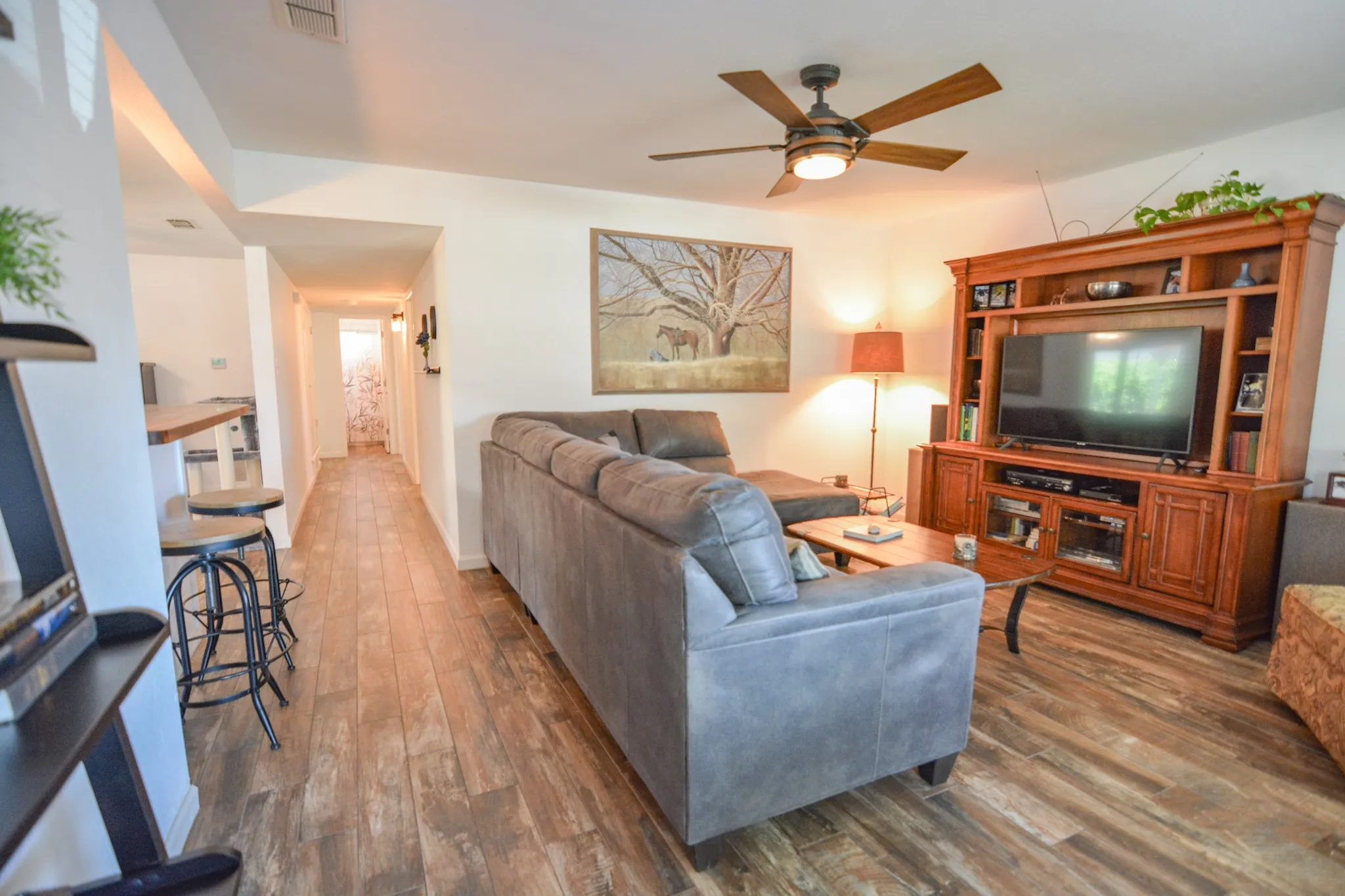 Single Family Residence For Sale in Johnson County , 1207 Lynnwood Drive, Cleburne, Texas 76033, 3 Bedroom, 2 Bathroom, 2 Garage spaces, 1,410 Sqft, built in 1969, mls#21364237, Real Estate Agent in Cleburne, Homes For Sale in Johnson county, Homes For Sale in Cleburne, Realtor in Cleburne Texas, Real Estate Brokerage Independent Realty Texas, Luminita Cordes Realtor