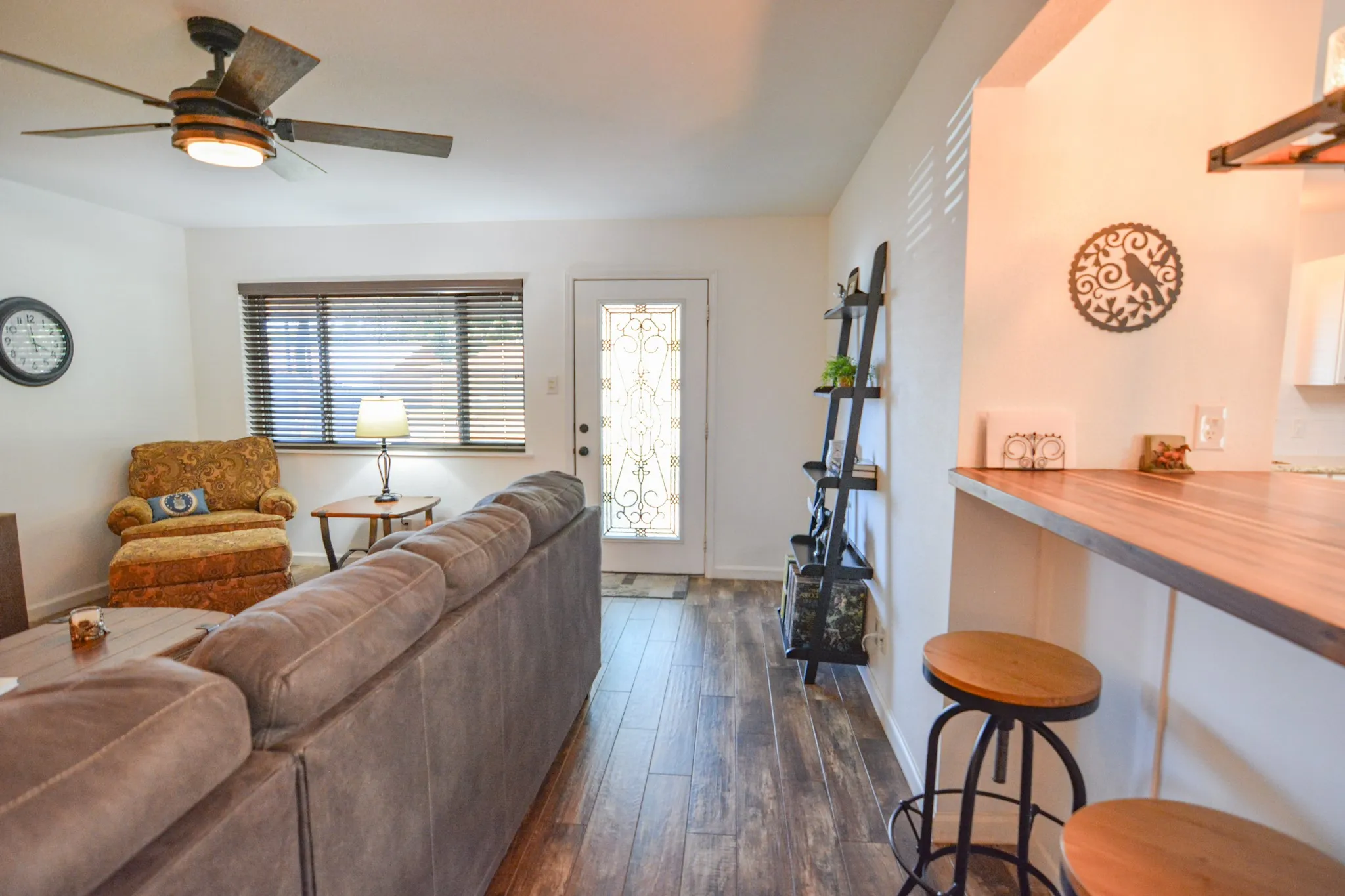 Single Family Residence For Sale in Johnson County , 1207 Lynnwood Drive, Cleburne, Texas 76033, 3 Bedroom, 2 Bathroom, 2 Garage spaces, 1,410 Sqft, built in 1969, mls#21364237, Real Estate Agent in Cleburne, Homes For Sale in Johnson county, Homes For Sale in Cleburne, Realtor in Cleburne Texas, Real Estate Brokerage Independent Realty Texas, Luminita Cordes Realtor