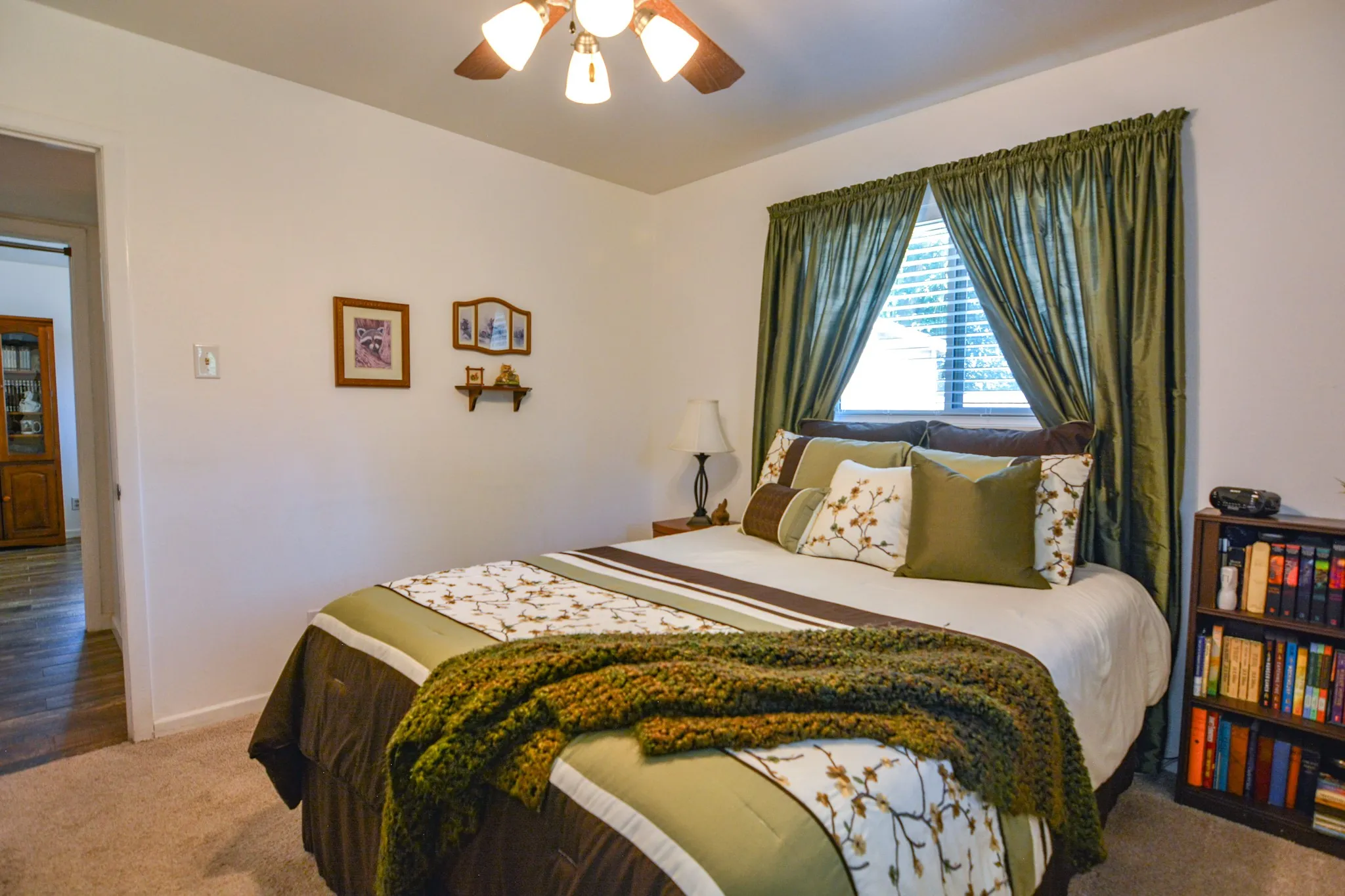 Single Family Residence For Sale in Johnson County , 1207 Lynnwood Drive, Cleburne, Texas 76033, 3 Bedroom, 2 Bathroom, 2 Garage spaces, 1,410 Sqft, built in 1969, mls#21364237, Real Estate Agent in Cleburne, Homes For Sale in Johnson county, Homes For Sale in Cleburne, Realtor in Cleburne Texas, Real Estate Brokerage Independent Realty Texas, Luminita Cordes Realtor