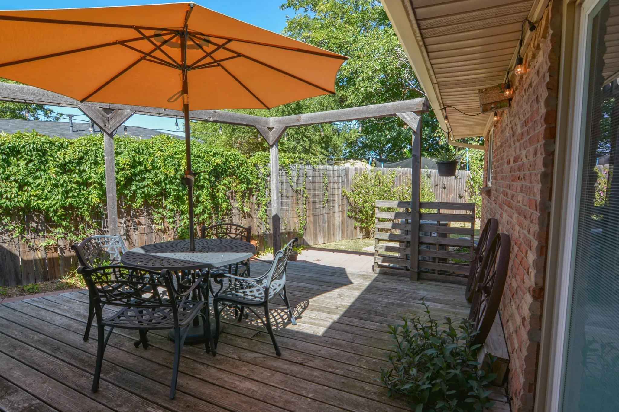 Single Family Residence For Sale in Johnson County , 1207 Lynnwood Drive, Cleburne, Texas 76033, 3 Bedroom, 2 Bathroom, 2 Garage spaces, 1,410 Sqft, built in 1969, mls#21364237, Real Estate Agent in Cleburne, Homes For Sale in Johnson county, Homes For Sale in Cleburne, Realtor in Cleburne Texas, Real Estate Brokerage Independent Realty Texas, Luminita Cordes Realtor