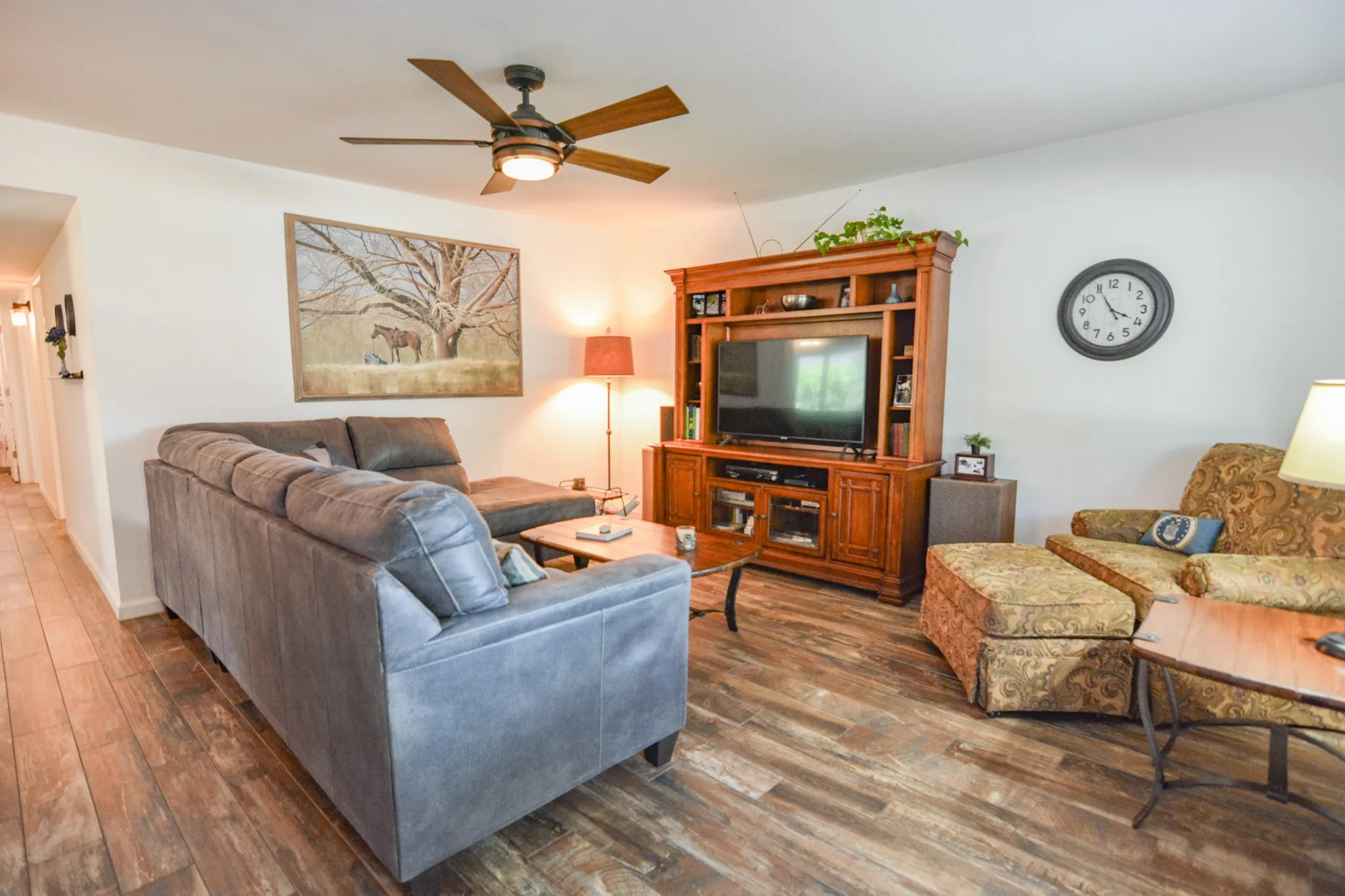 Single Family Residence For Sale in Johnson County , 1207 Lynnwood Drive, Cleburne, Texas 76033, 3 Bedroom, 2 Bathroom, 2 Garage spaces, 1,410 Sqft, built in 1969, mls#21364237, Real Estate Agent in Cleburne, Homes For Sale in Johnson county, Homes For Sale in Cleburne, Realtor in Cleburne Texas, Real Estate Brokerage Independent Realty Texas, Luminita Cordes Realtor