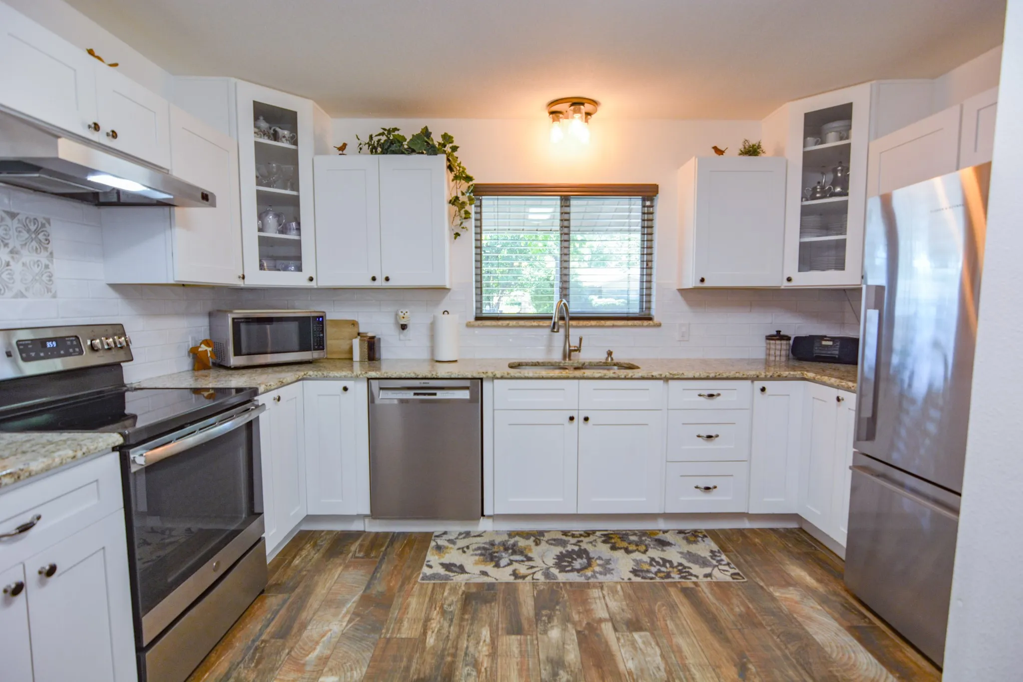 Single Family Residence For Sale in Johnson County , 1207 Lynnwood Drive, Cleburne, Texas 76033, 3 Bedroom, 2 Bathroom, 2 Garage spaces, 1,410 Sqft, built in 1969, mls#21364237, Real Estate Agent in Cleburne, Homes For Sale in Johnson county, Homes For Sale in Cleburne, Realtor in Cleburne Texas, Real Estate Brokerage Independent Realty Texas, Luminita Cordes Realtor