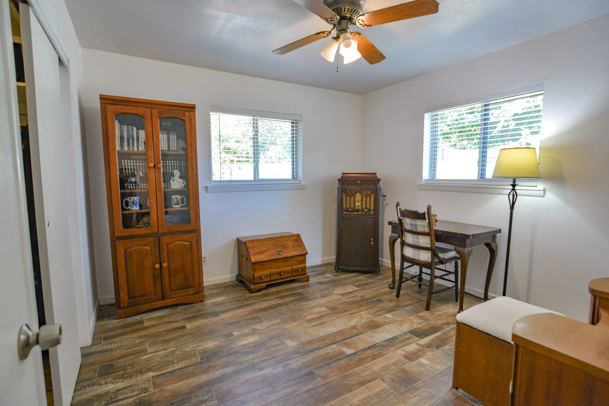 Single Family Residence For Sale in Johnson County , 1207 Lynnwood Drive, Cleburne, Texas 76033, 3 Bedroom, 2 Bathroom, 2 Garage spaces, 1,410 Sqft, built in 1969, mls#21364237, Real Estate Agent in Cleburne, Homes For Sale in Johnson county, Homes For Sale in Cleburne, Realtor in Cleburne Texas, Real Estate Brokerage Independent Realty Texas, Luminita Cordes Realtor
