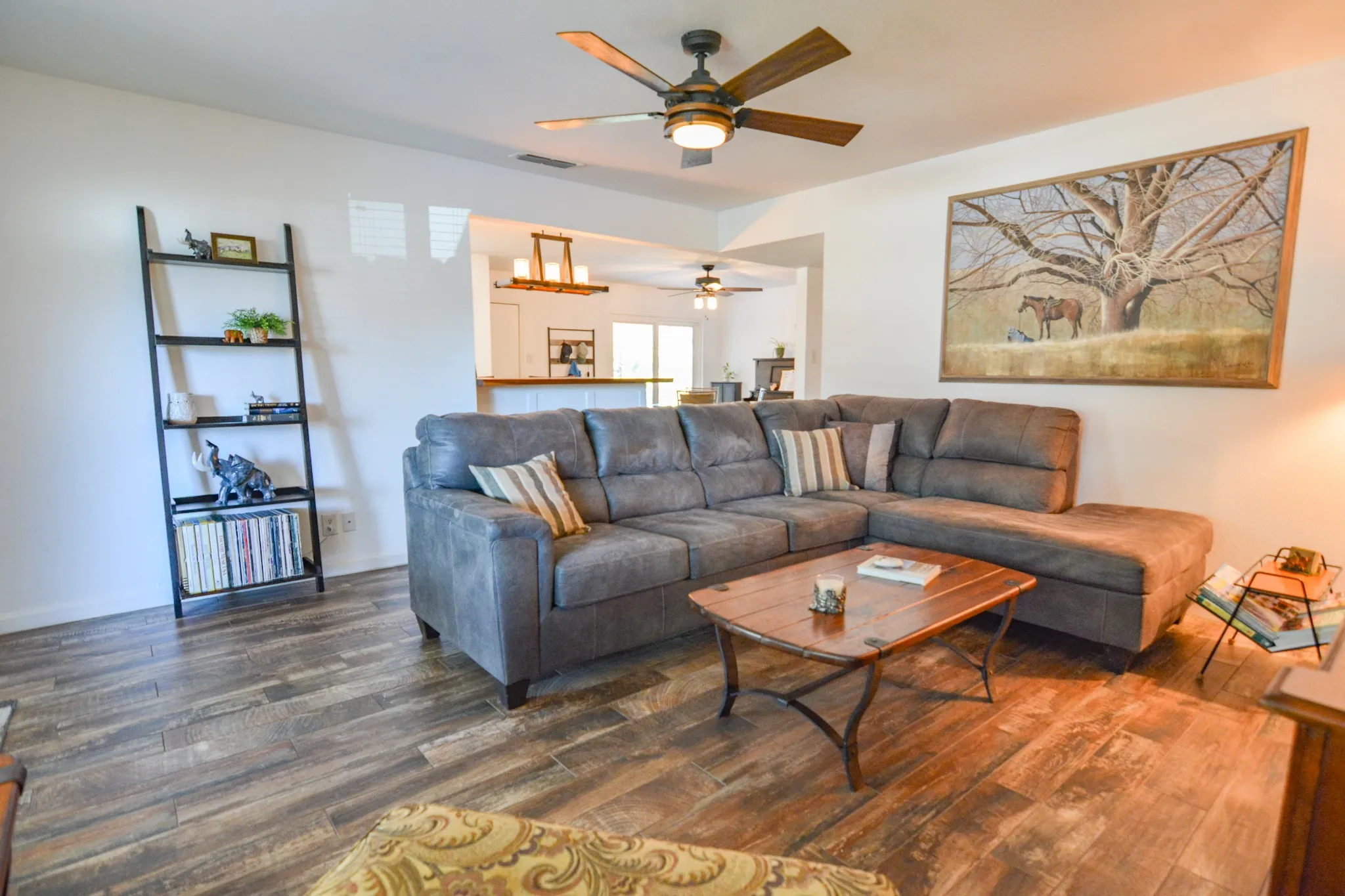 Single Family Residence For Sale in Johnson County , 1207 Lynnwood Drive, Cleburne, Texas 76033, 3 Bedroom, 2 Bathroom, 2 Garage spaces, 1,410 Sqft, built in 1969, mls#21364237, Real Estate Agent in Cleburne, Homes For Sale in Johnson county, Homes For Sale in Cleburne, Realtor in Cleburne Texas, Real Estate Brokerage Independent Realty Texas, Luminita Cordes Realtor