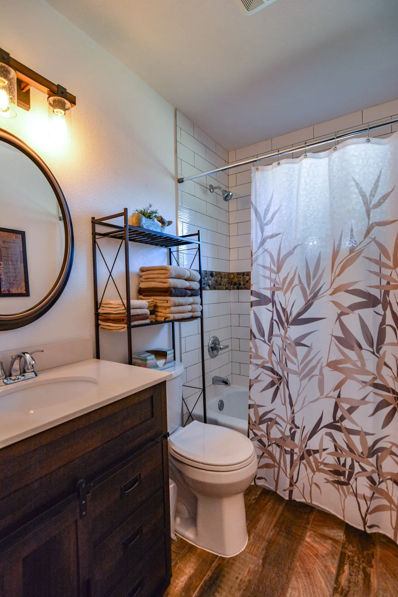Single Family Residence For Sale in Johnson County , 1207 Lynnwood Drive, Cleburne, Texas 76033, 3 Bedroom, 2 Bathroom, 2 Garage spaces, 1,410 Sqft, built in 1969, mls#21364237, Real Estate Agent in Cleburne, Homes For Sale in Johnson county, Homes For Sale in Cleburne, Realtor in Cleburne Texas, Real Estate Brokerage Independent Realty Texas, Luminita Cordes Realtor