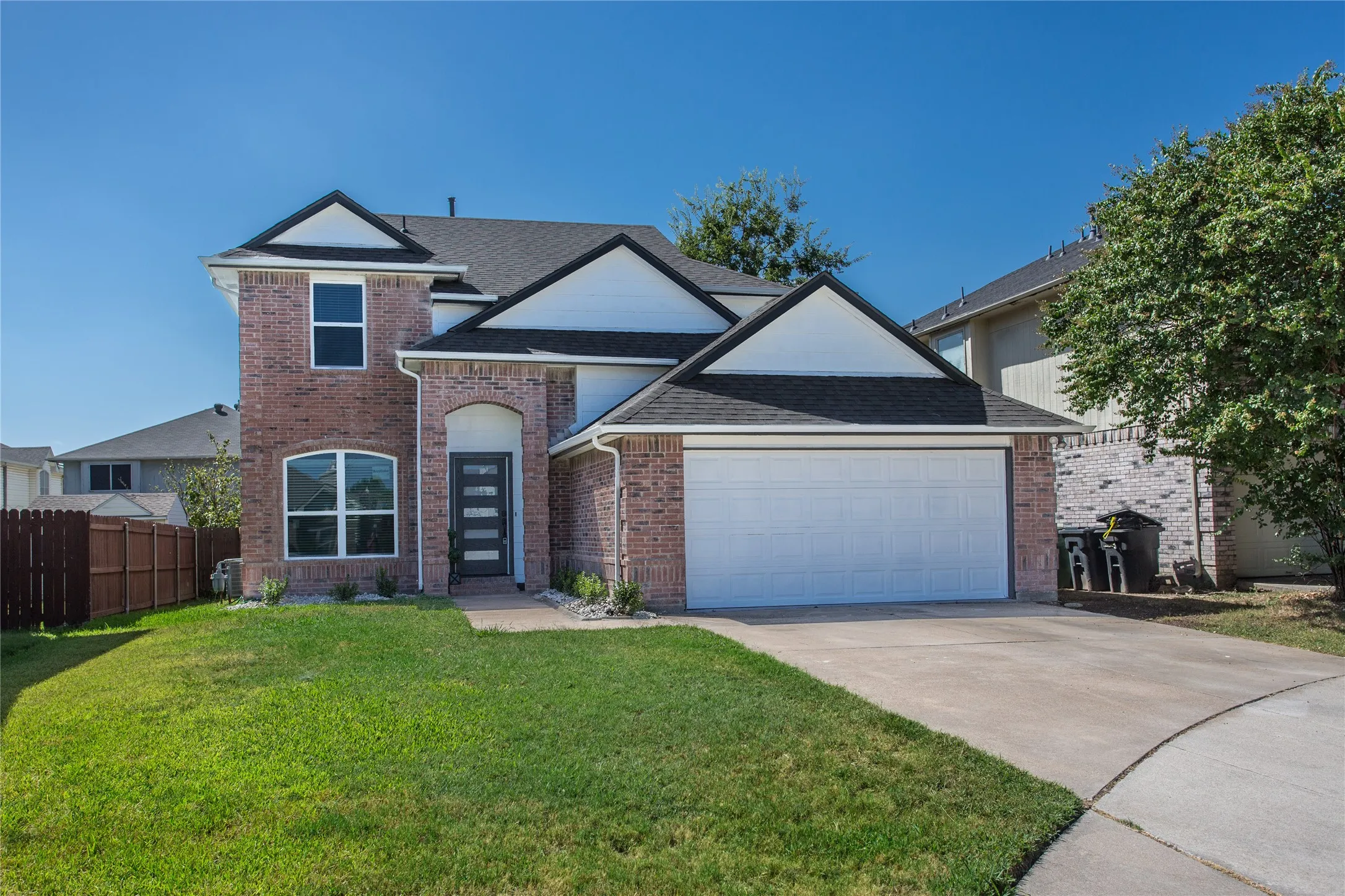 Single Family Residence For Sale in Tarrant County , 1704 Brookarbor Court, Arlington, Texas 76018, 4 Bedroom, 3 Bathroom, 2 Garage spaces, 1,977 Sqft, built in 1996, mls#21359124, Real Estate Agent in Arlington, Homes For Sale in Tarrant county, Homes For Sale in Arlington, Realtor in Arlington Texas, Real Estate Brokerage Independent Realty Texas, Luminita Cordes Realtor