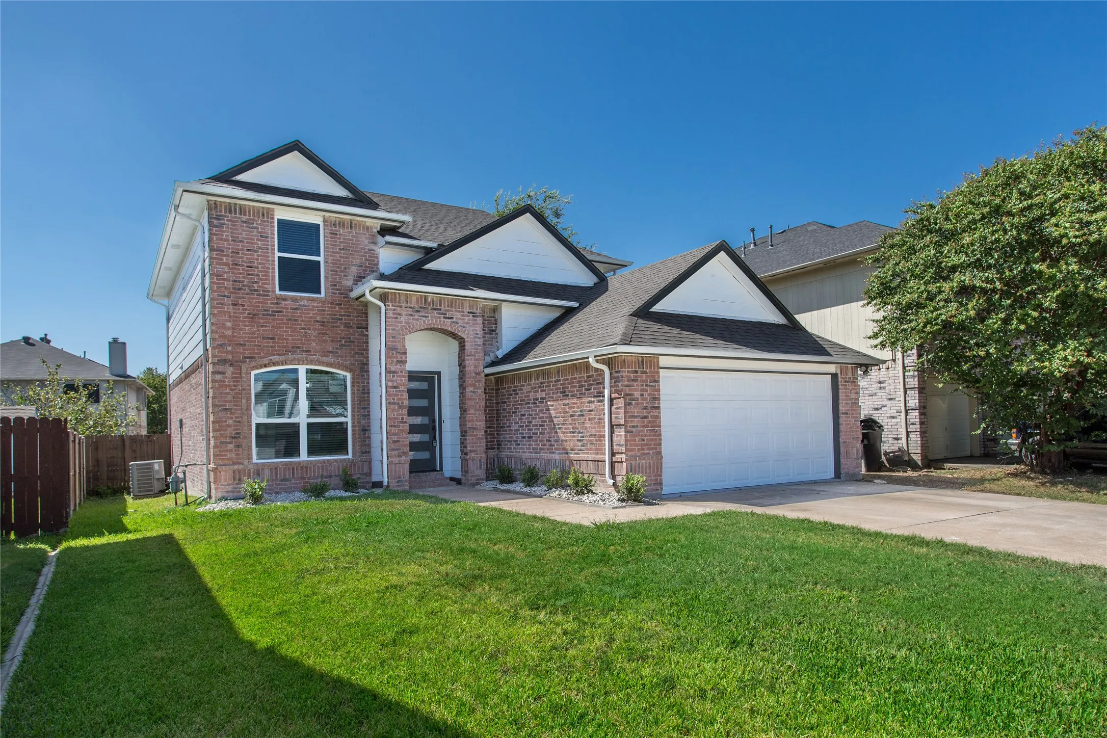 Single Family Residence For Sale in Tarrant County , 1704 Brookarbor Court, Arlington, Texas 76018, 4 Bedroom, 3 Bathroom, 2 Garage spaces, 1,977 Sqft, built in 1996, mls#21359124, Real Estate Agent in Arlington, Homes For Sale in Tarrant county, Homes For Sale in Arlington, Realtor in Arlington Texas, Real Estate Brokerage Independent Realty Texas, Luminita Cordes Realtor